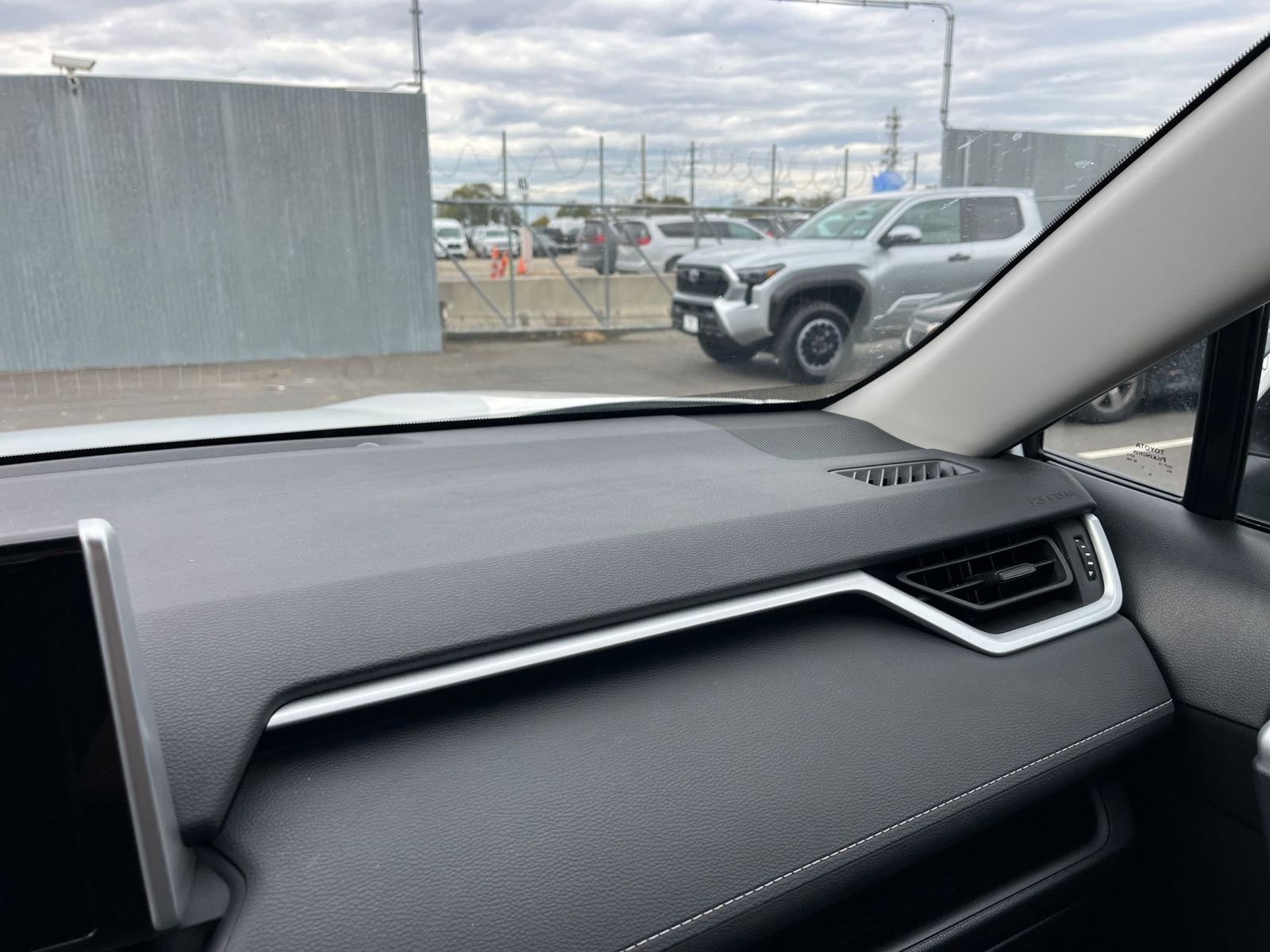 Thumbnail: 2025 Toyota RAV4 - 34
