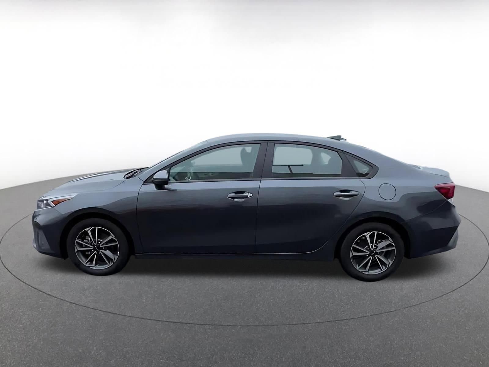 Thumbnail: 2024 Kia Forte - 9