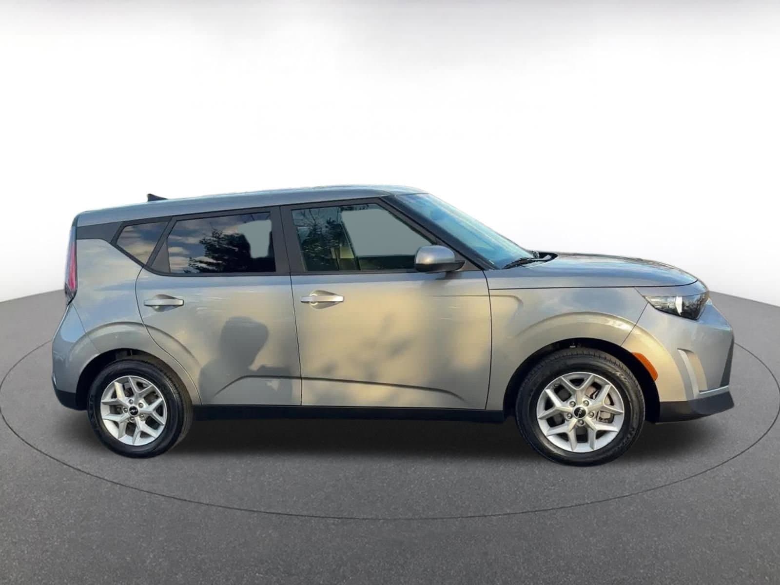 2024 Kia Soul LX 16