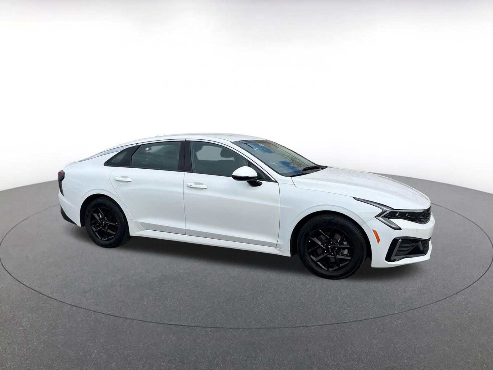 Thumbnail: 2025 Kia K5 - 1