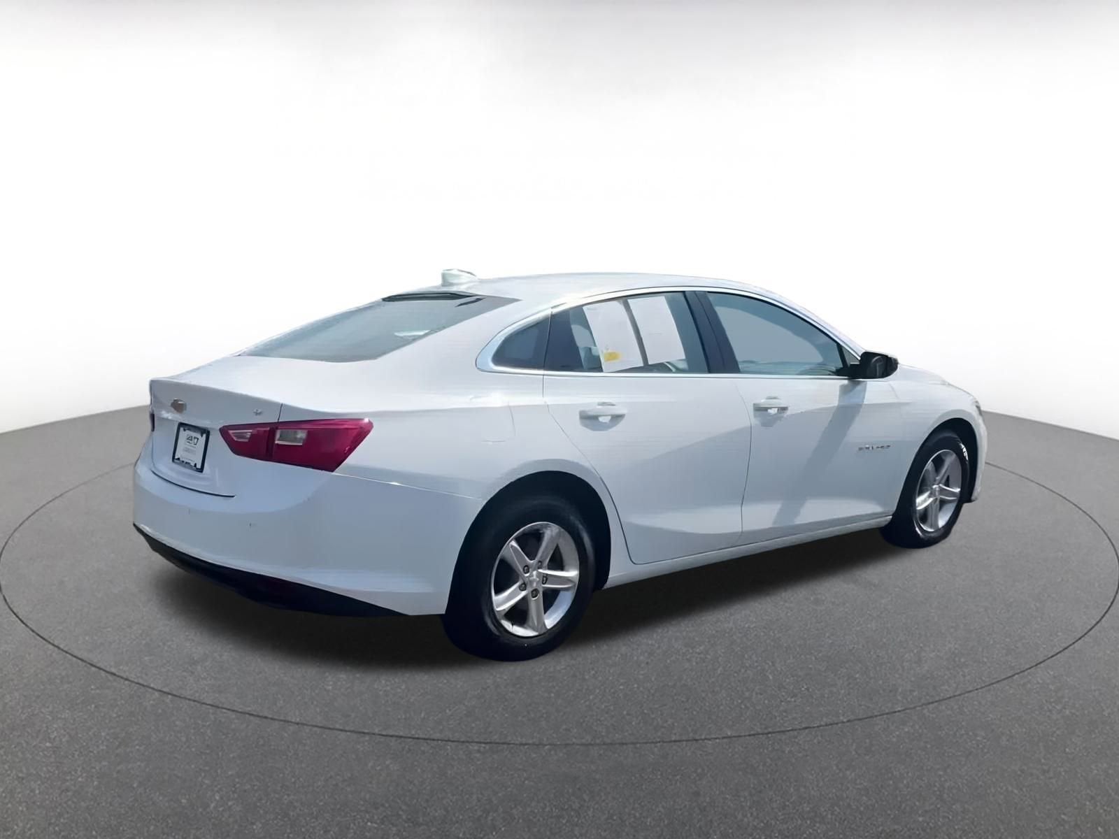 Thumbnail: 2024 Chevrolet Malibu - 12