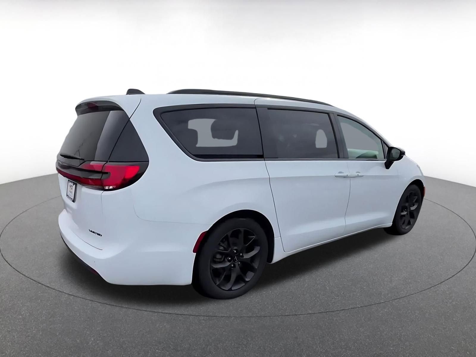 Thumbnail: 2025 Chrysler Pacifica - 15