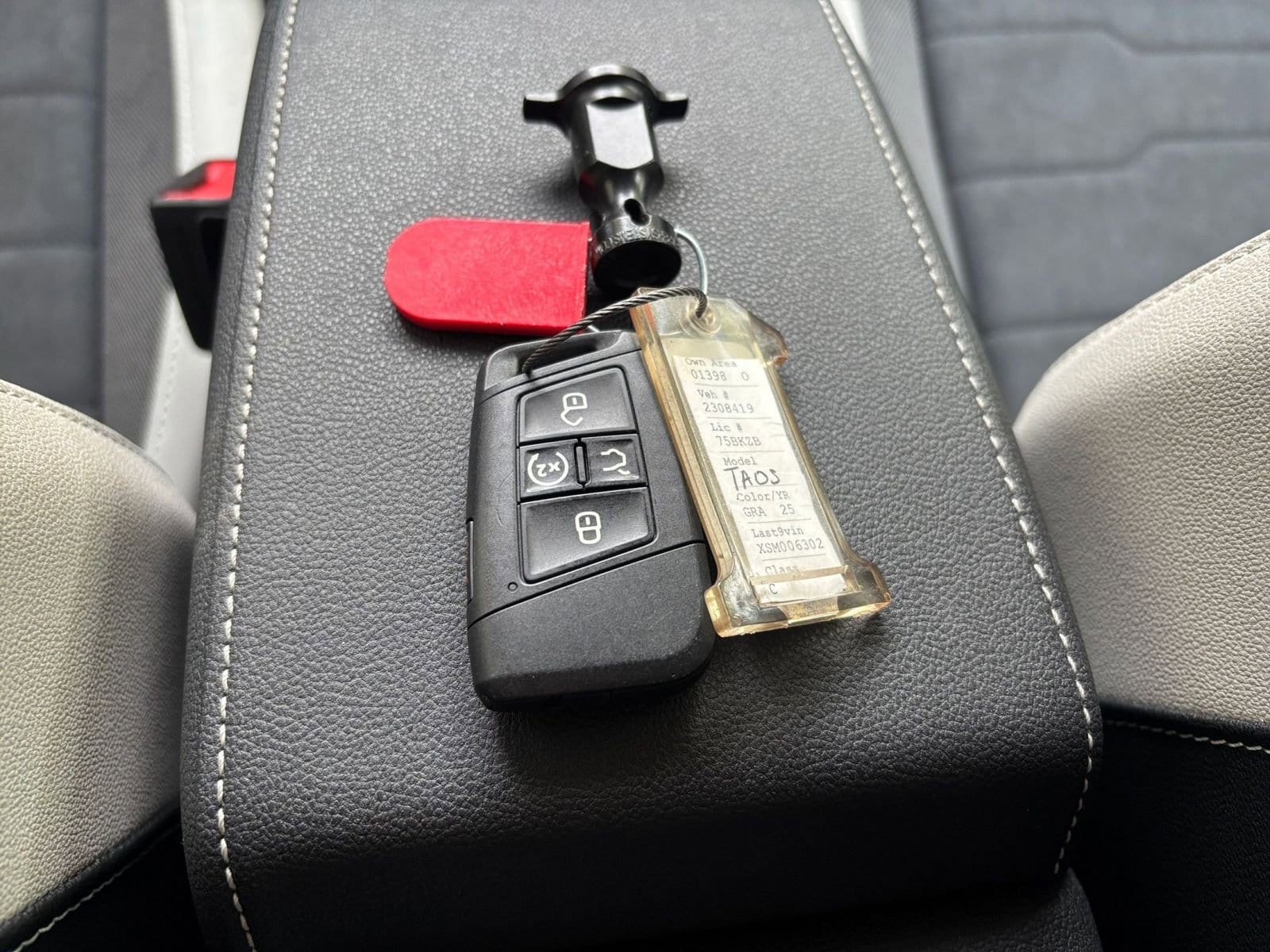 Thumbnail: 2025 Volkswagen Taos - 21