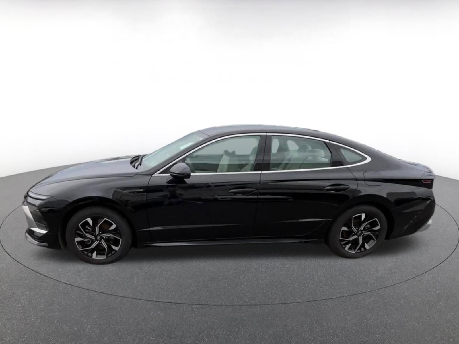 Thumbnail: 2025 Hyundai Sonata - 10