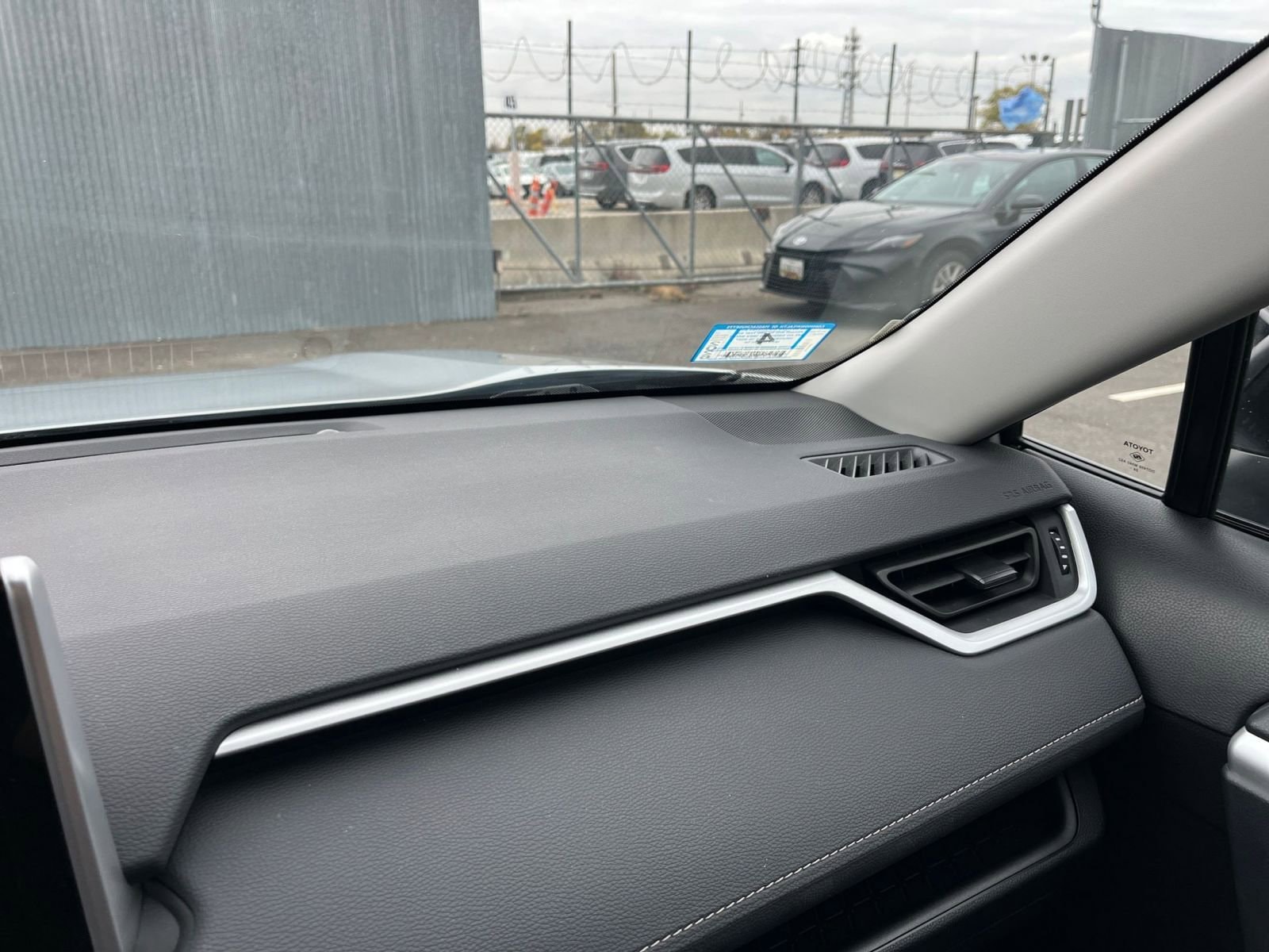 Thumbnail: 2025 Toyota RAV4 - 34