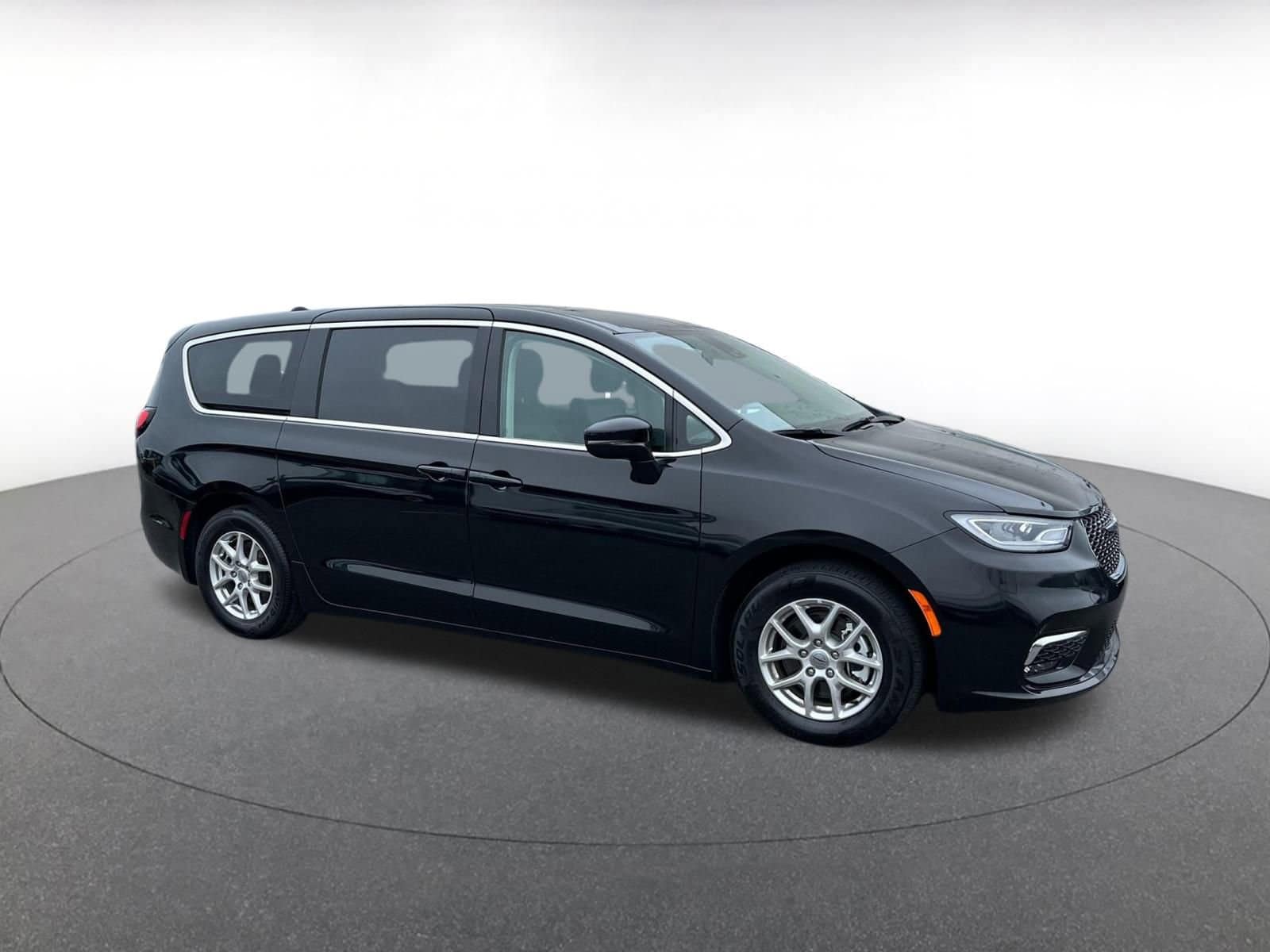 Thumbnail: 2024 Chrysler Pacifica - 1