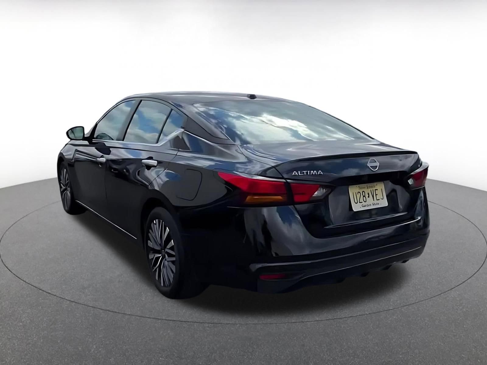 Thumbnail: 2025 Nissan Altima - 10