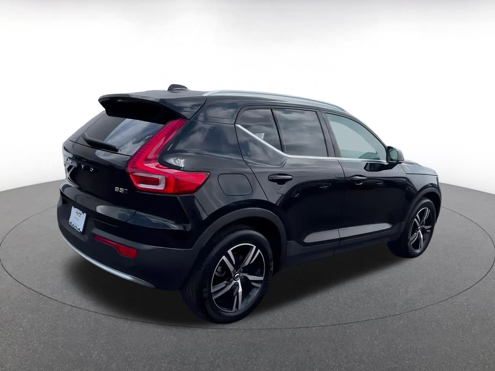 Thumbnail: 2024 Volvo XC40 - 15