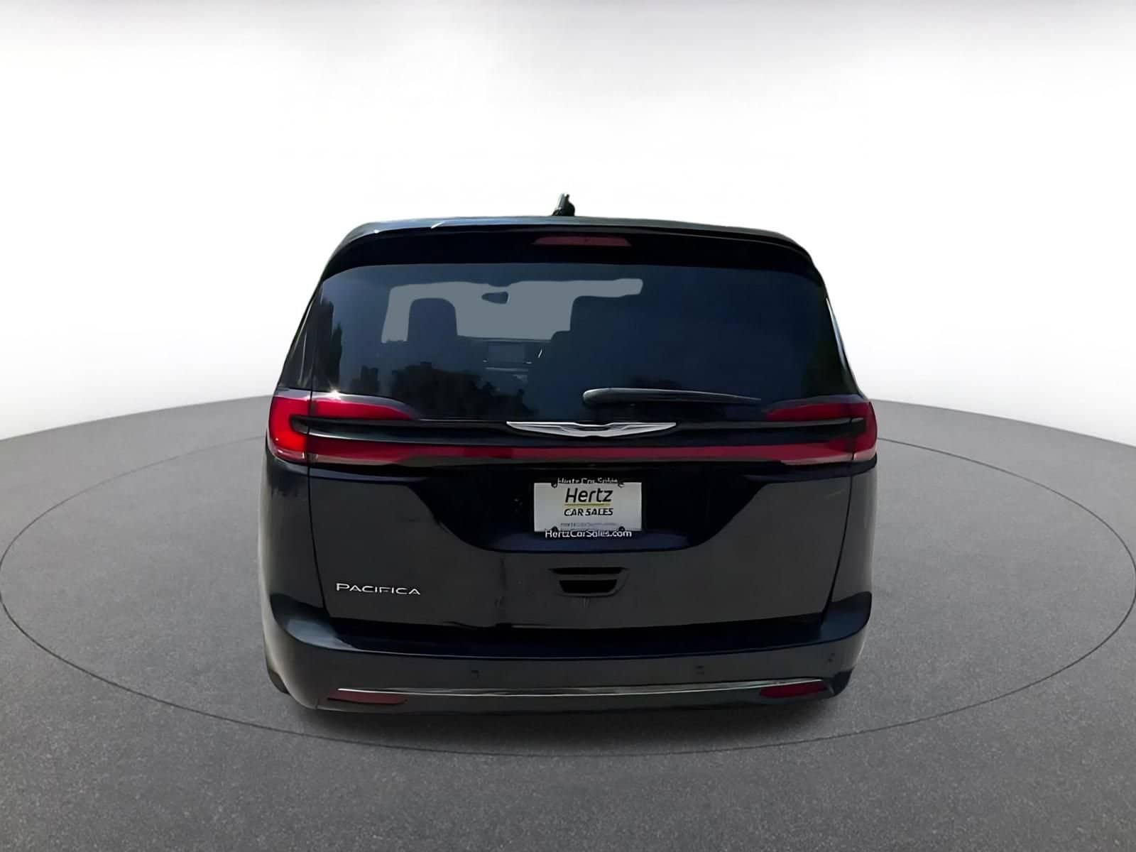 Thumbnail: 2024 Chrysler Pacifica - 10