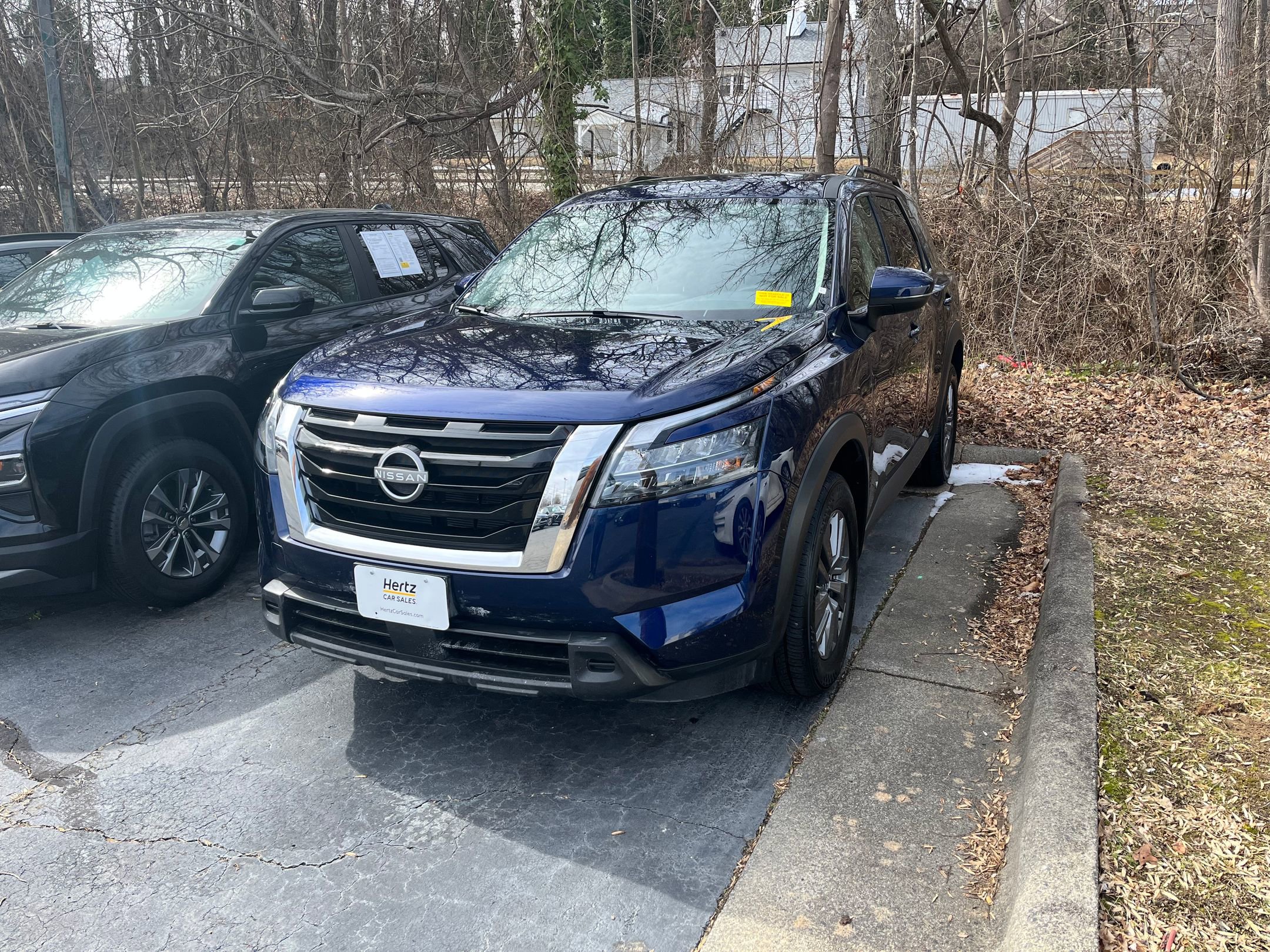 2025 Nissan Pathfinder SV