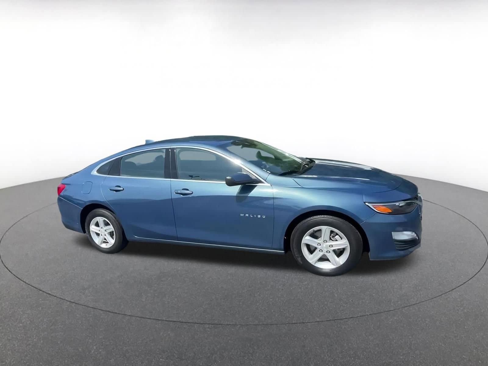 Thumbnail: 2024 Chevrolet Malibu - 2
