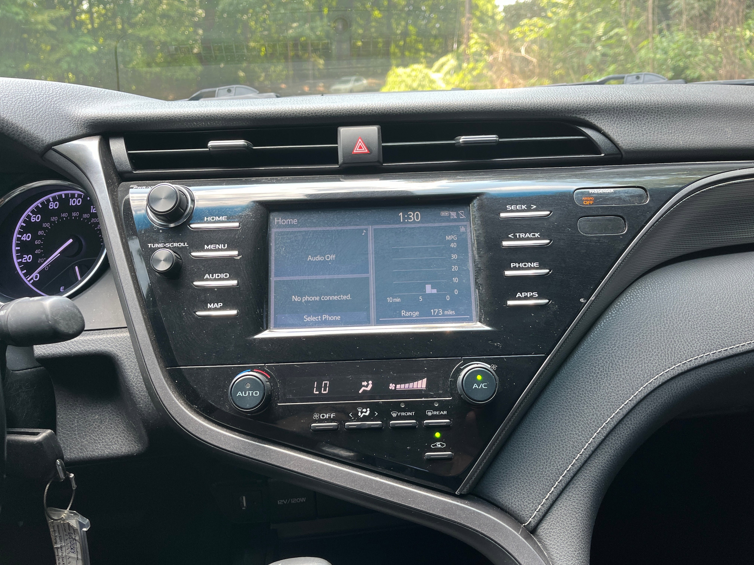 2019 Toyota Camry SE 21