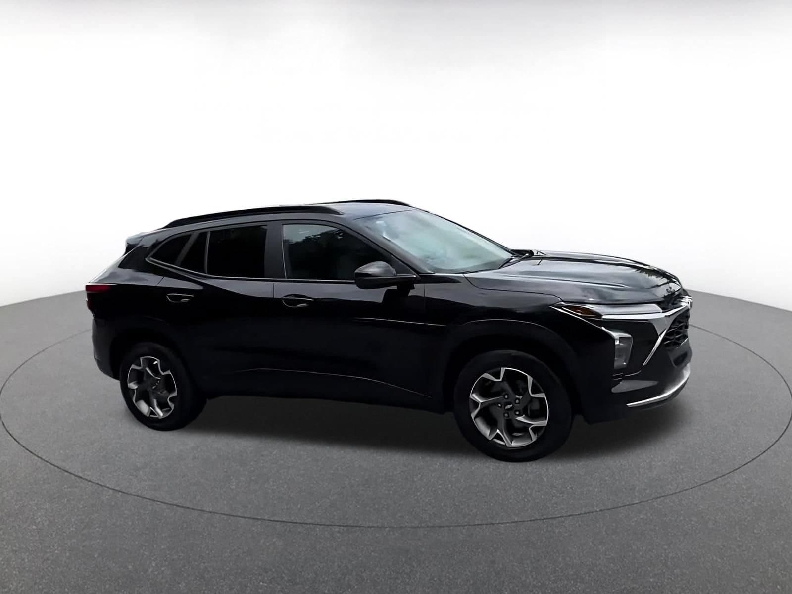 Thumbnail: 2025 Chevrolet Trax - 2