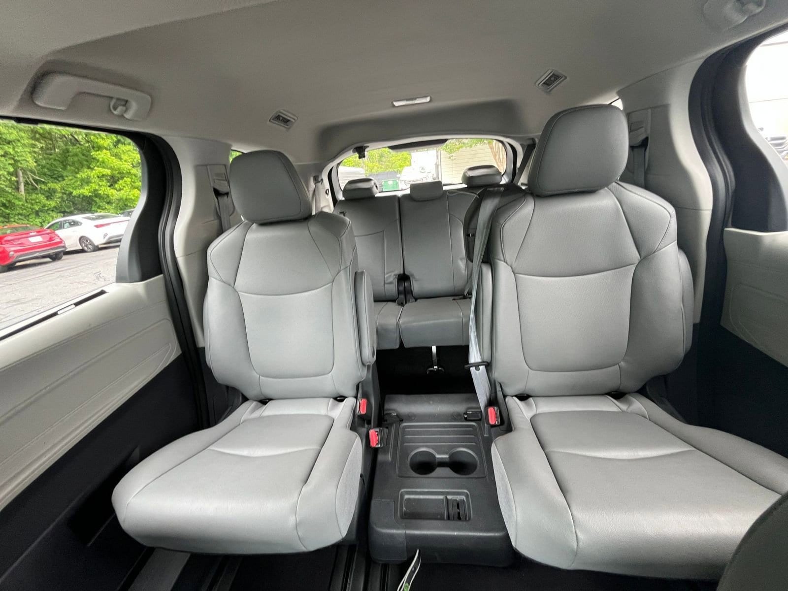 2024 Toyota Sienna XLE 32