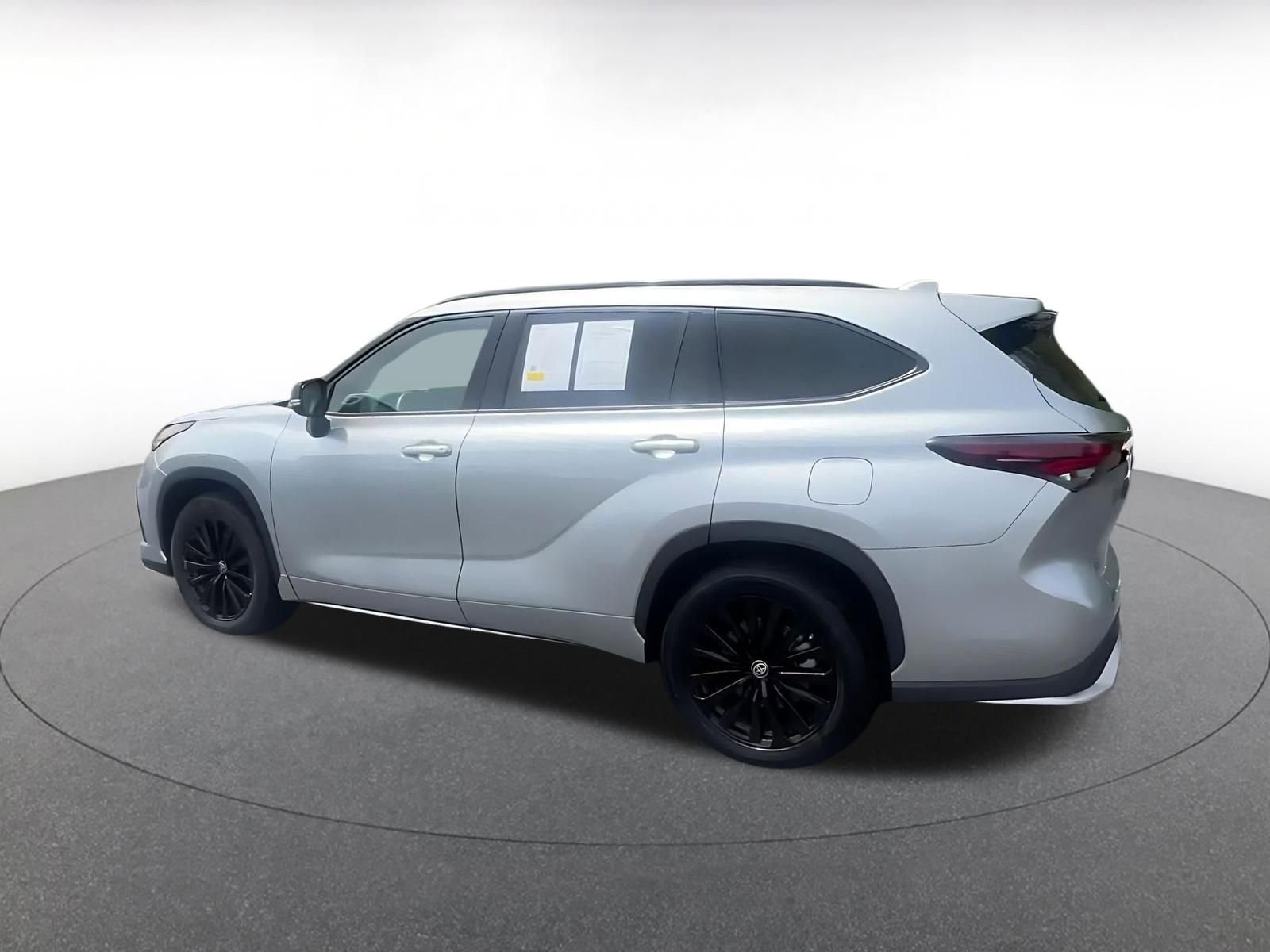 Thumbnail: 2025 Toyota Highlander - 10