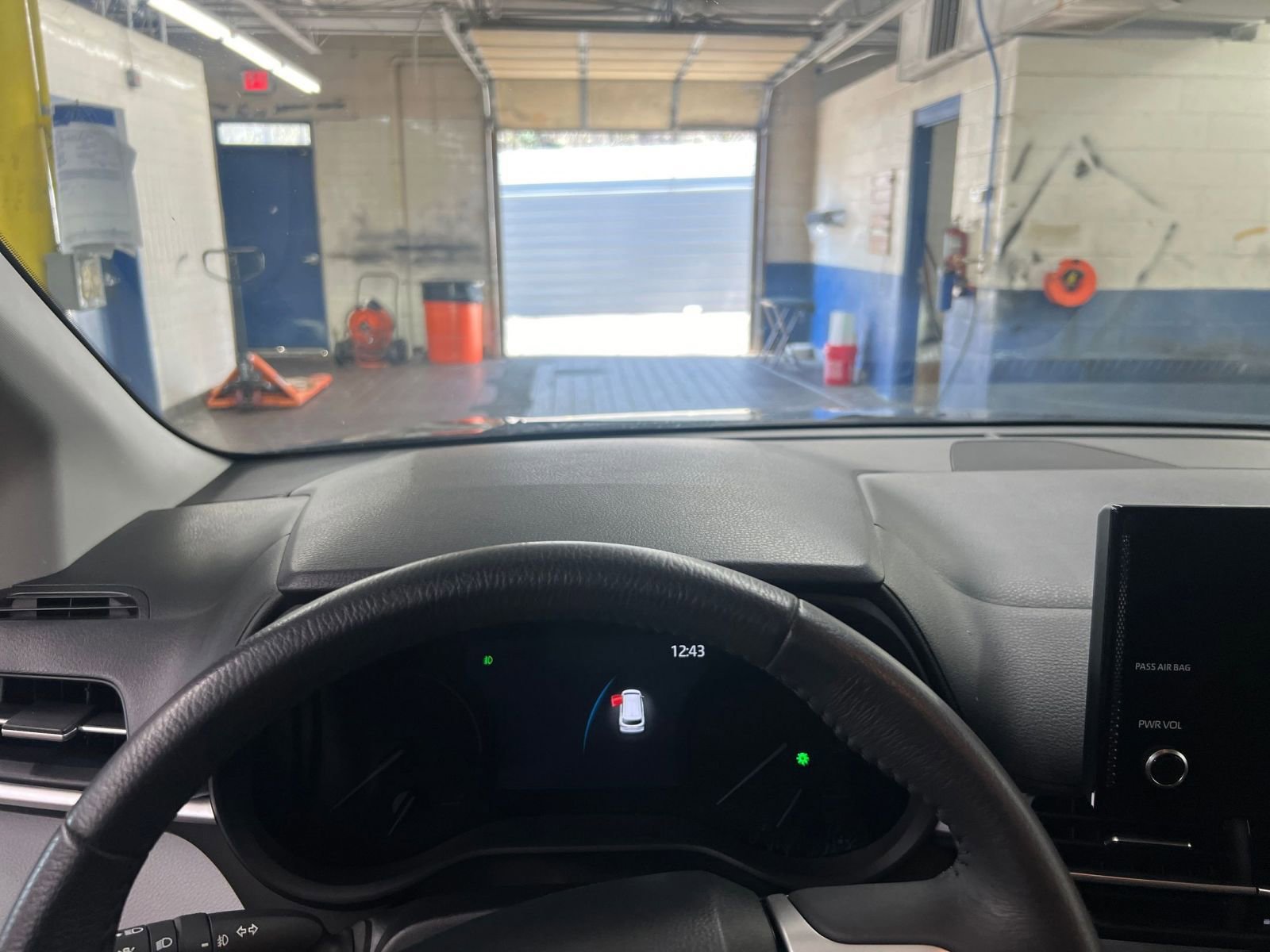 Thumbnail: 2025 Toyota Sienna - 33