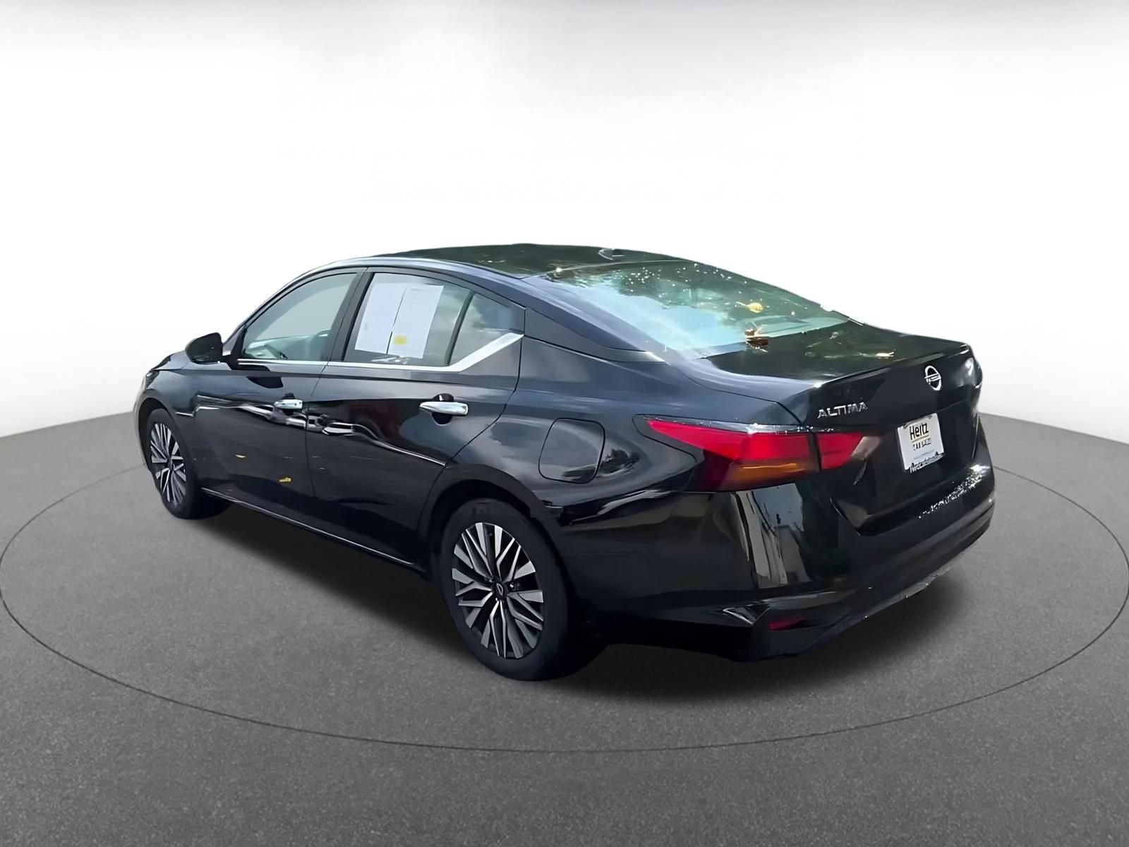Thumbnail: 2025 Nissan Altima - 9