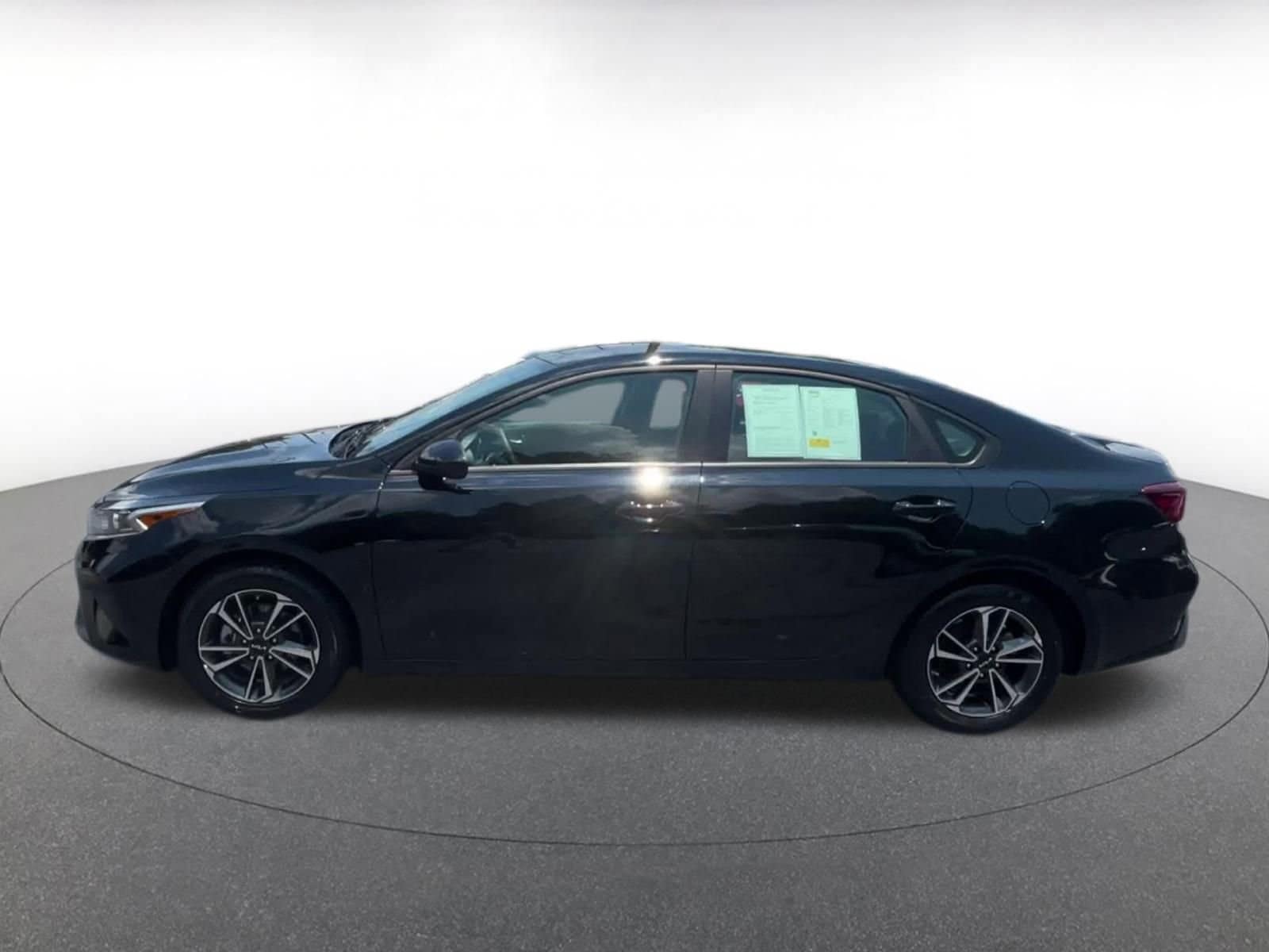 Thumbnail: 2024 Kia Forte - 8