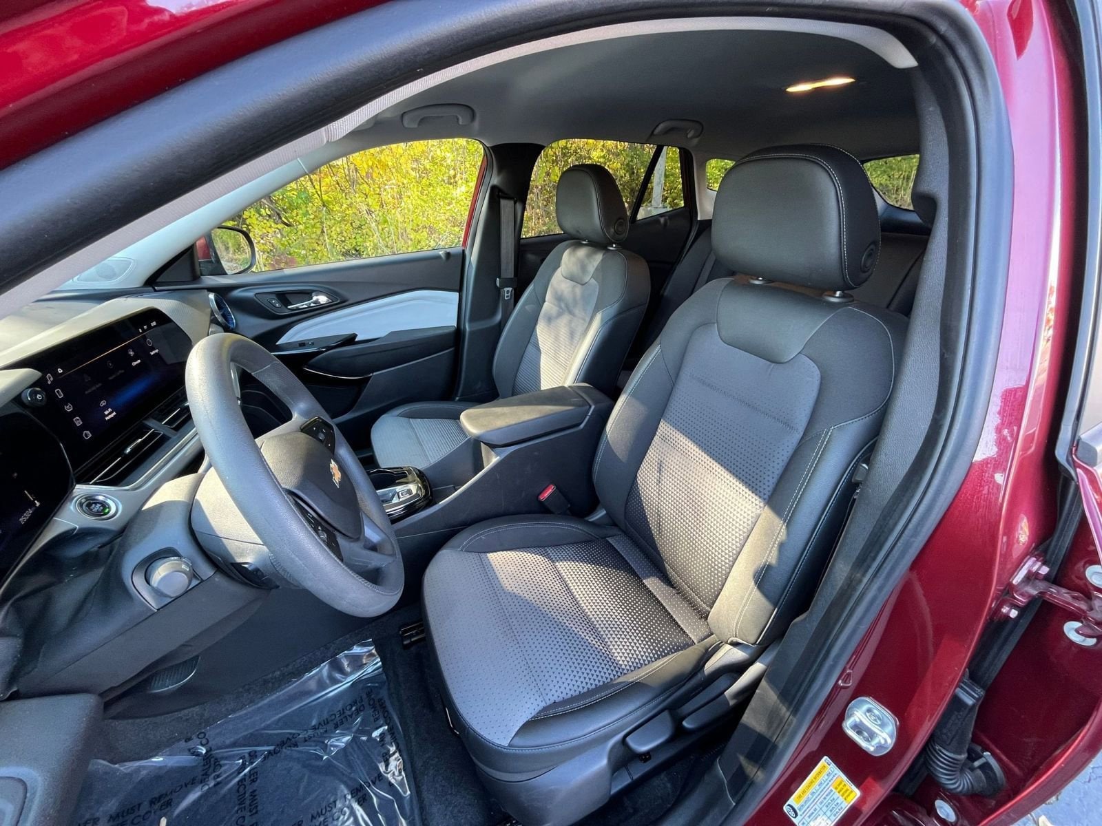 Thumbnail: 2025 Chevrolet Trax - 32