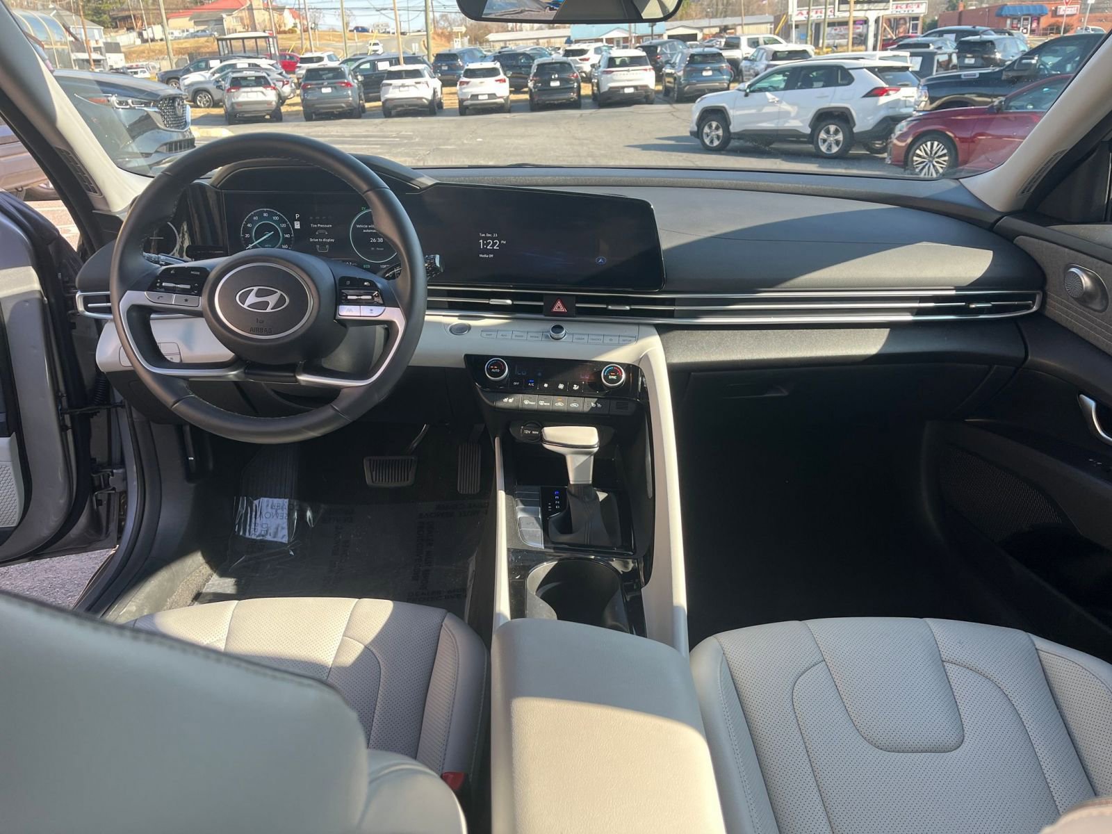 Thumbnail: 2025 Hyundai Elantra - 28