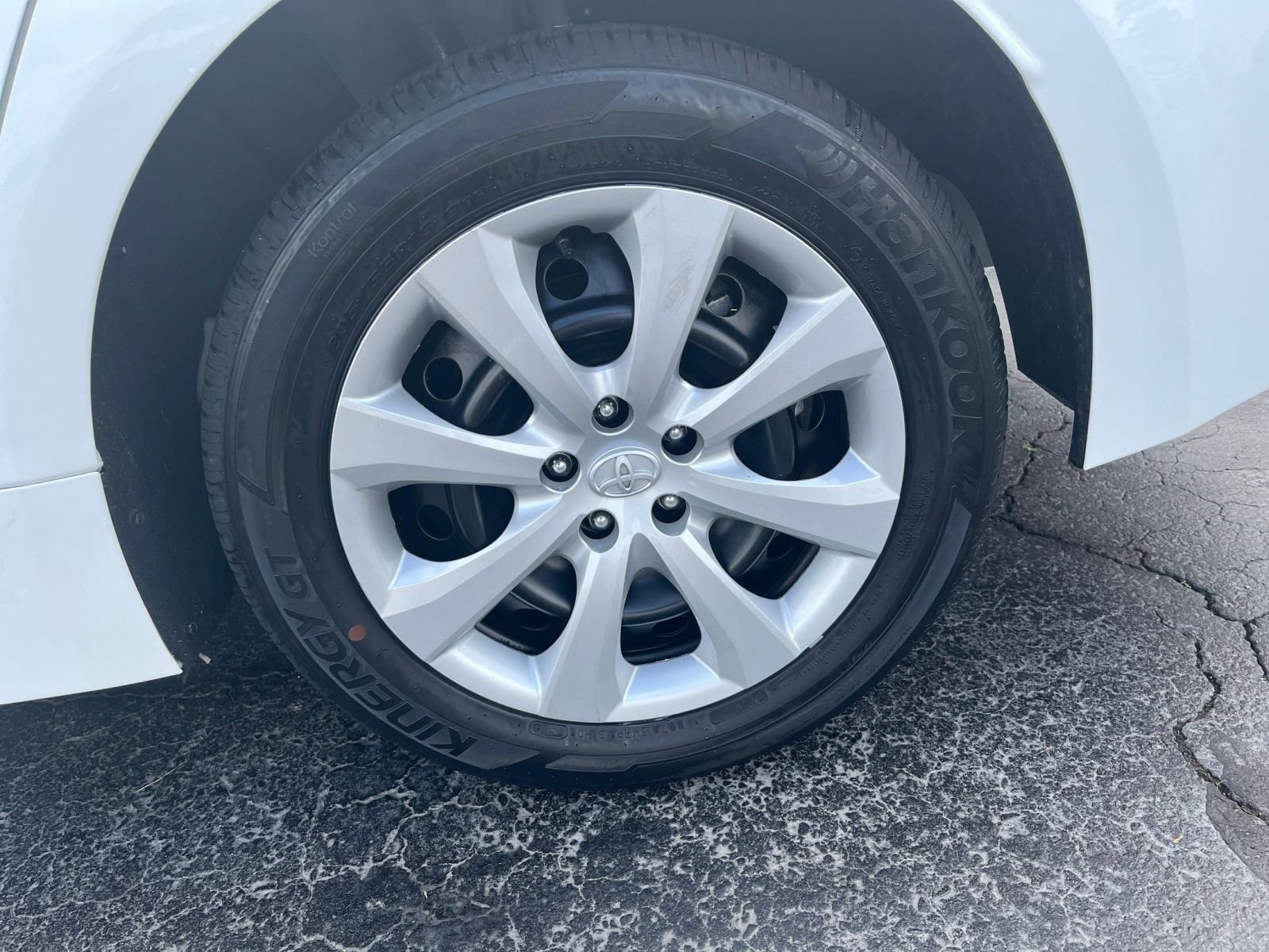 2024 Toyota Corolla LE 23
