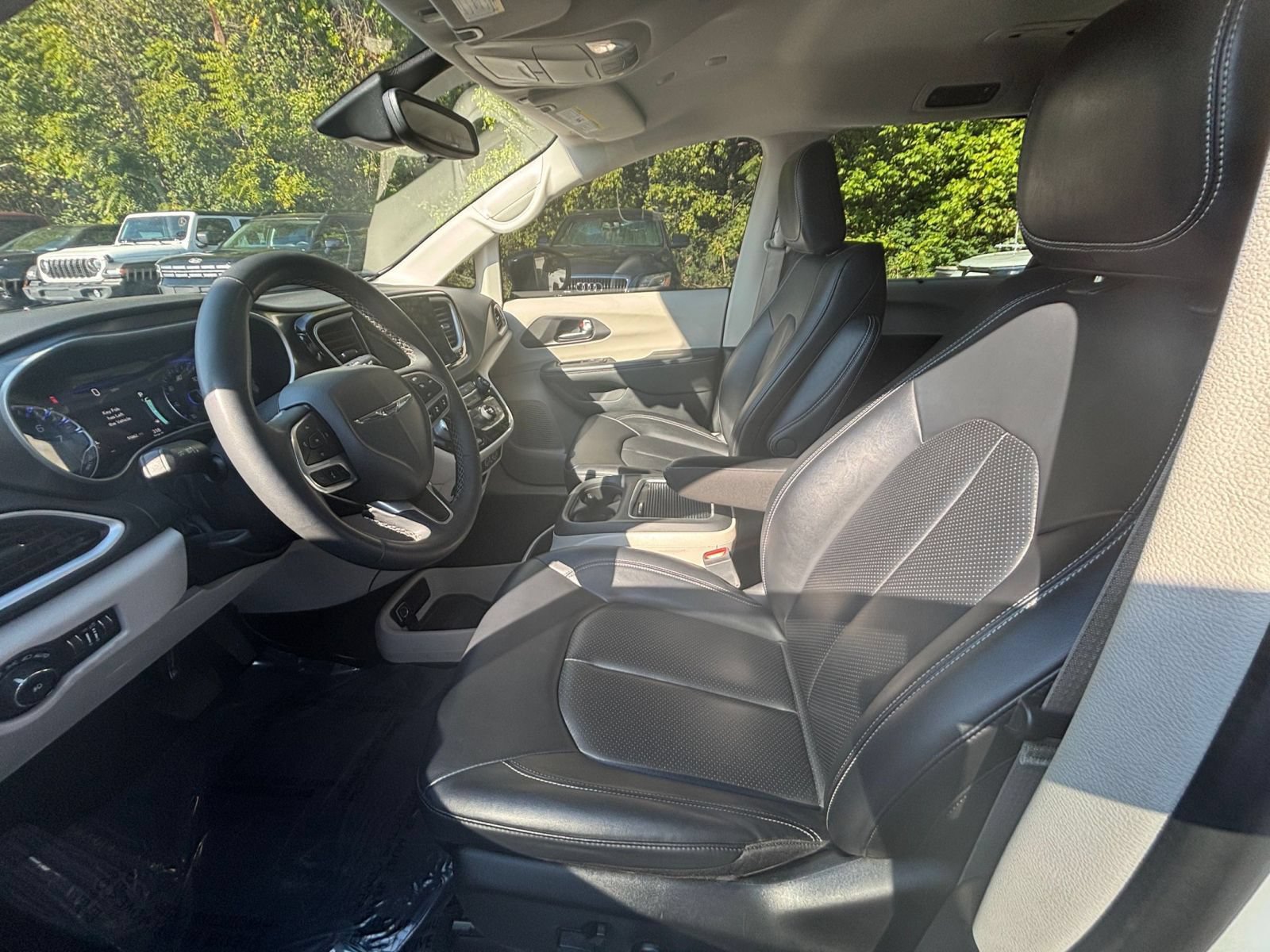 Thumbnail: 2024 Chrysler Pacifica - 35
