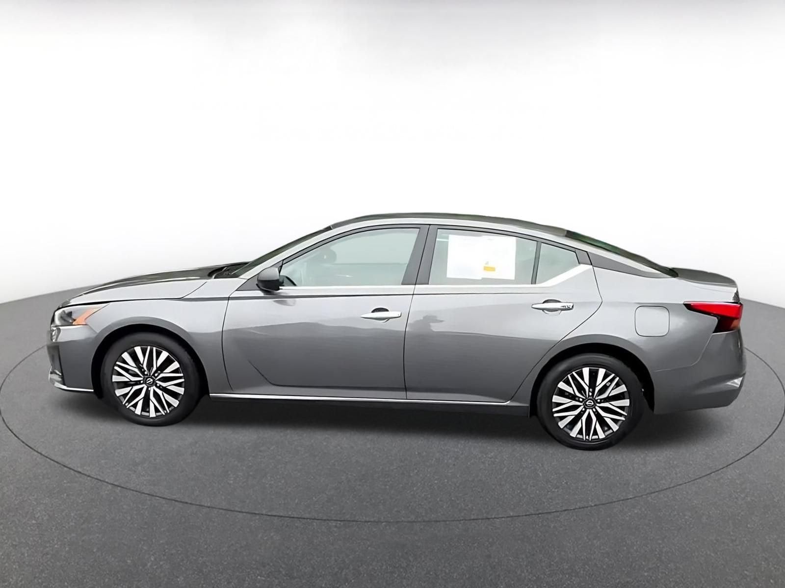 Thumbnail: 2025 Nissan Altima - 9