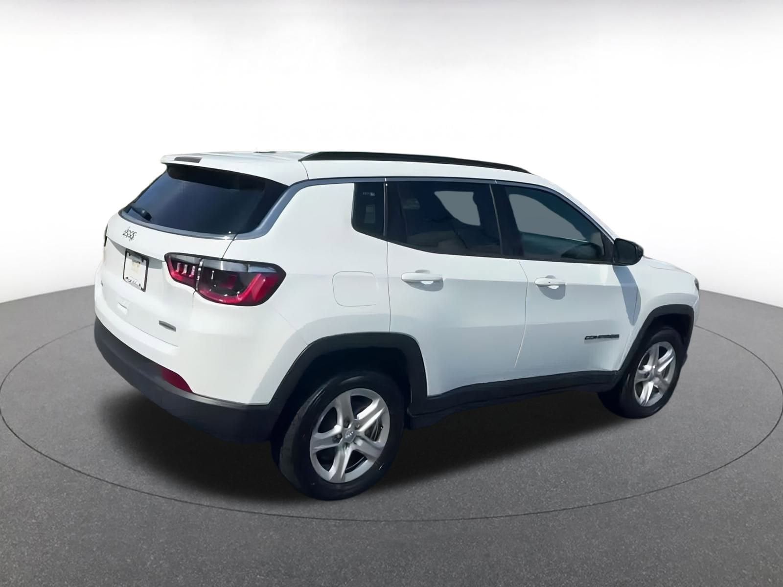 Thumbnail: 2023 Jeep Compass - 15