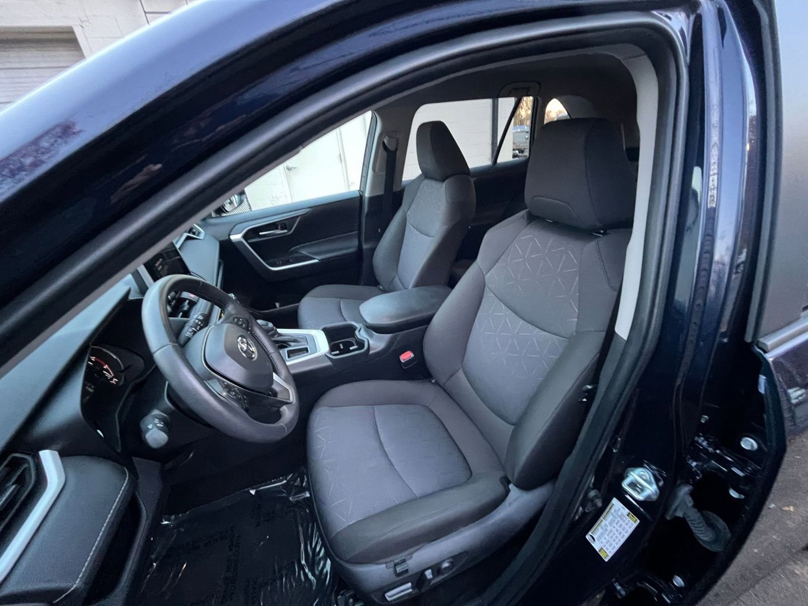 Thumbnail: 2025 Toyota RAV4 - 32