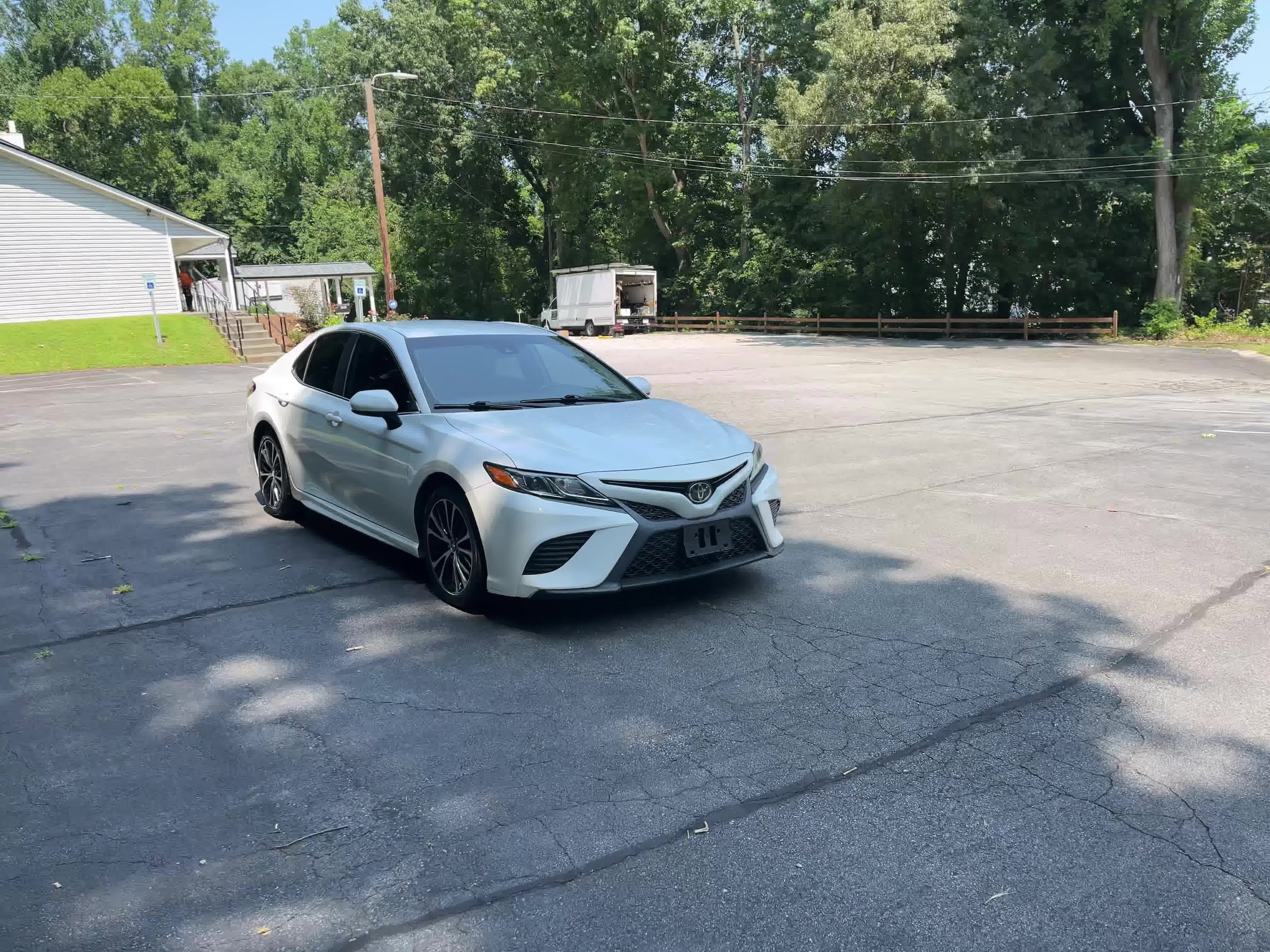 2019 Toyota Camry SE 3