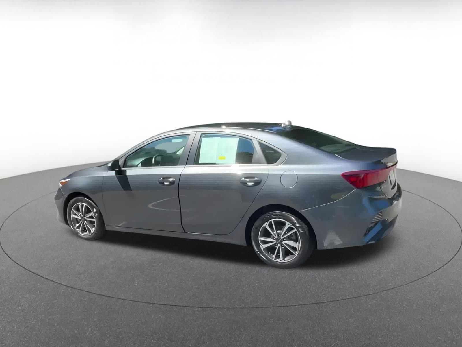 Thumbnail: 2024 Kia Forte - 10