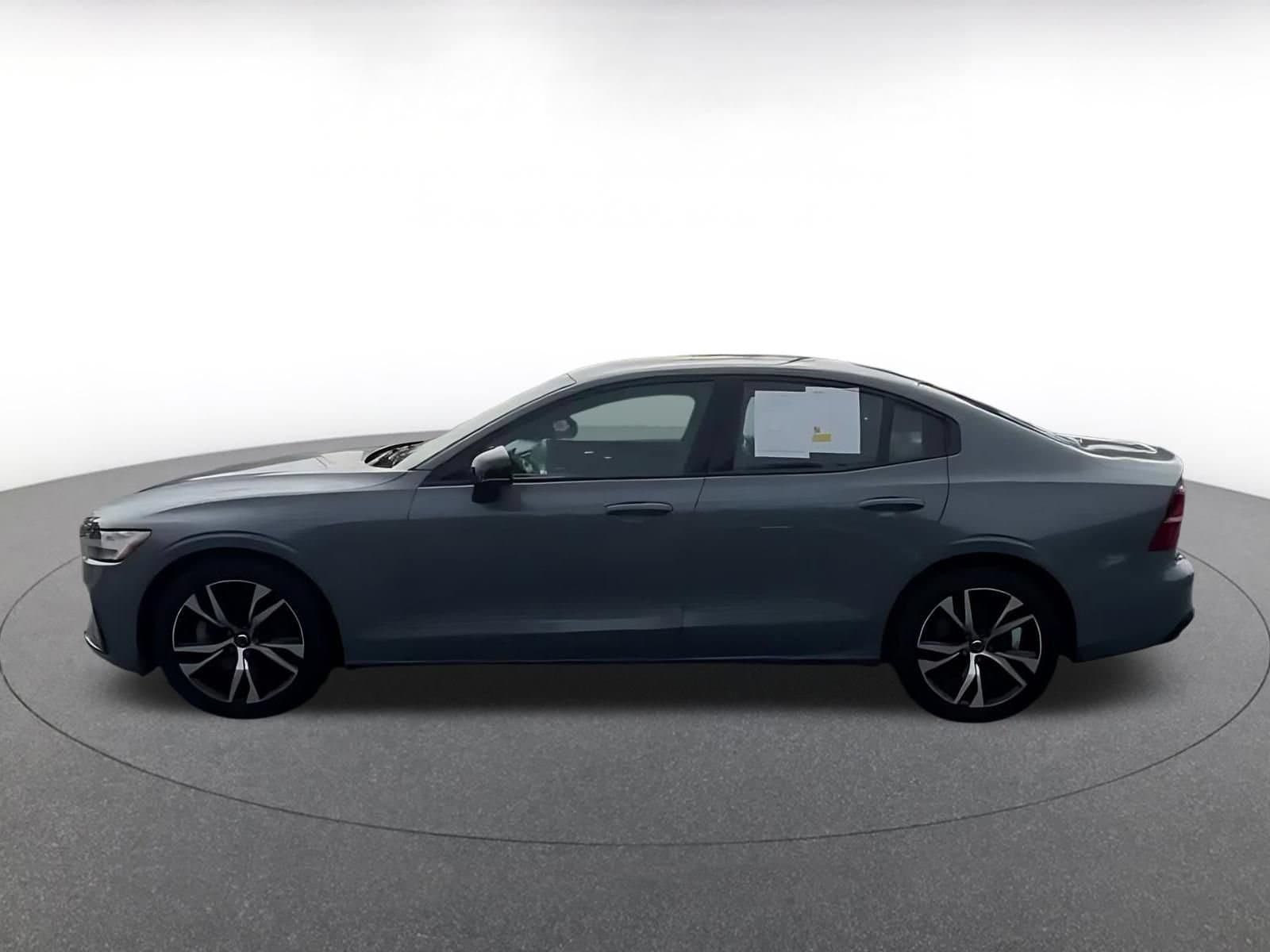 Thumbnail: 2024 Volvo S60 - 9