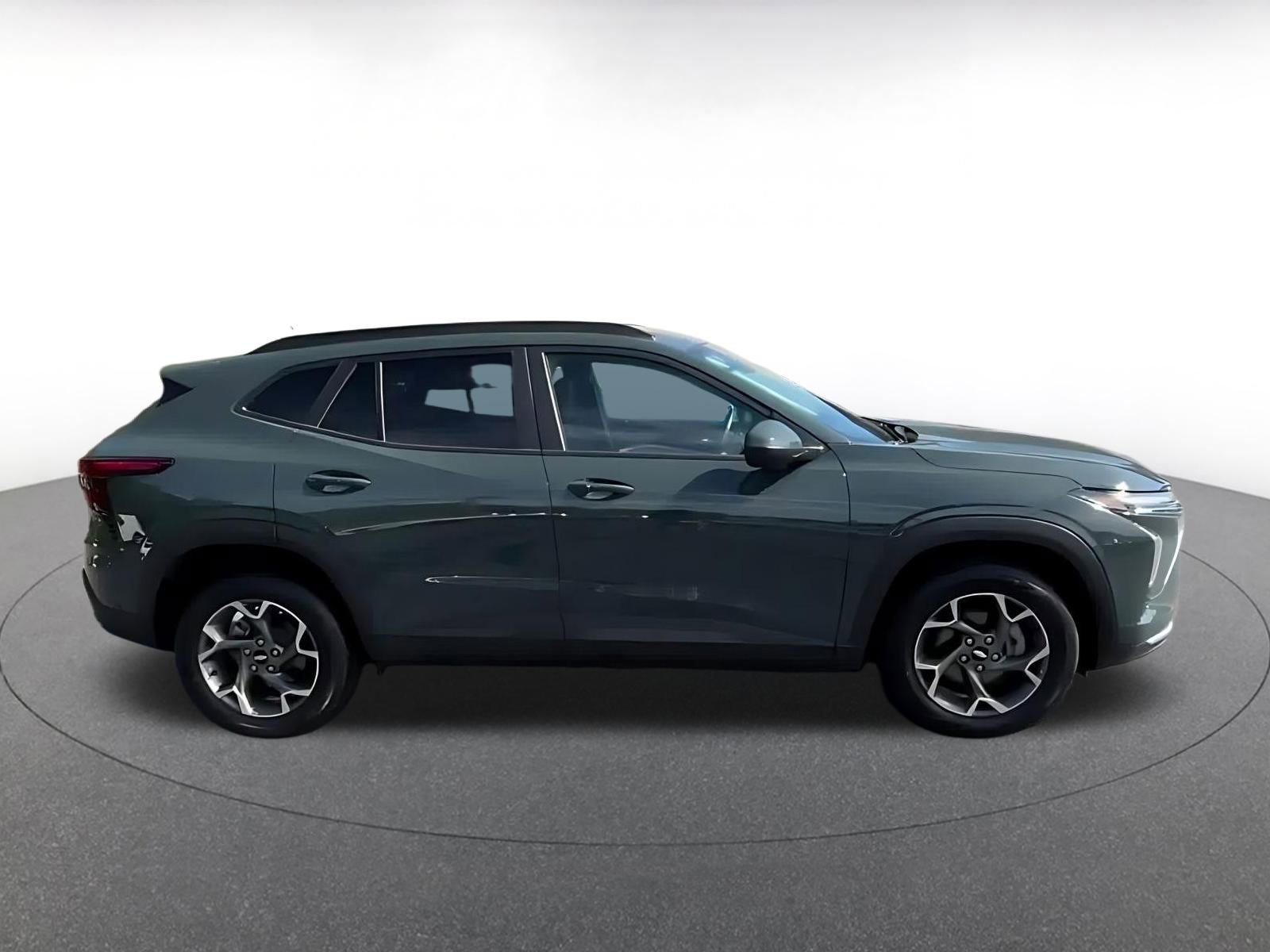 Thumbnail: 2025 Chevrolet Trax - 15