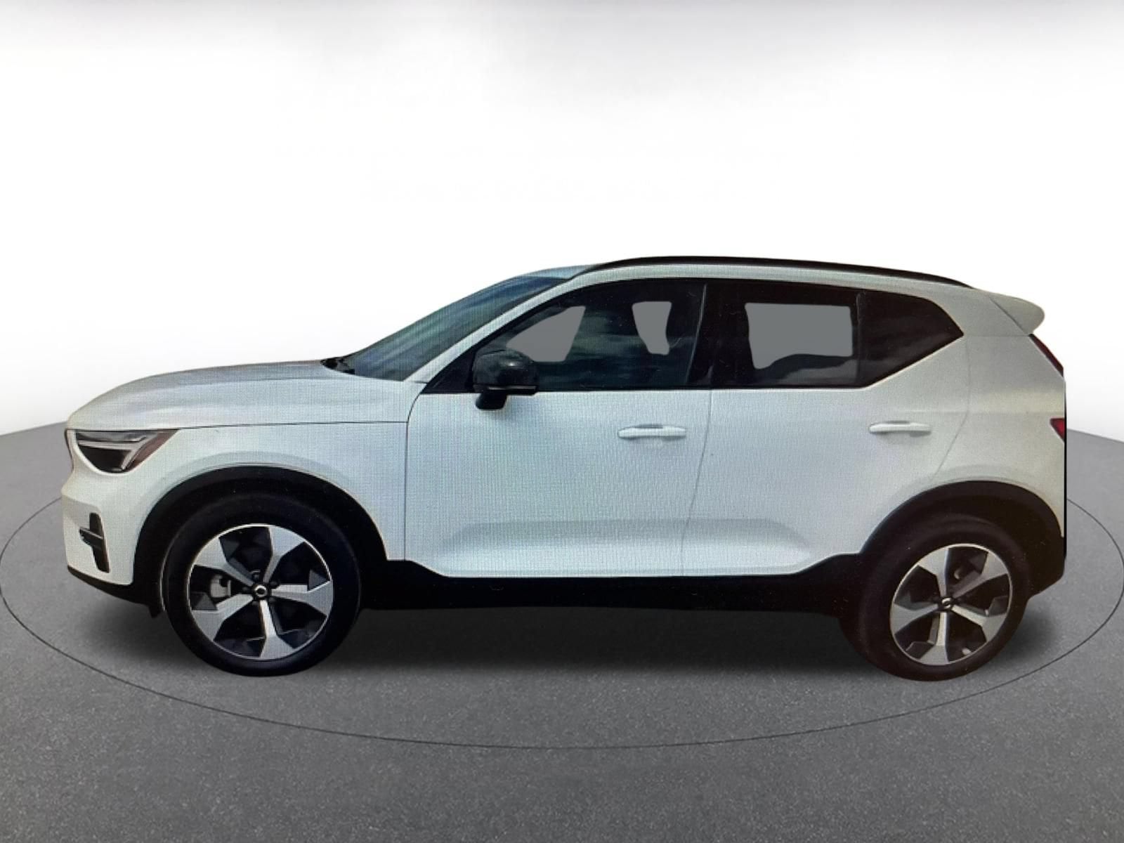 Thumbnail: 2024 Volvo XC40 - 8