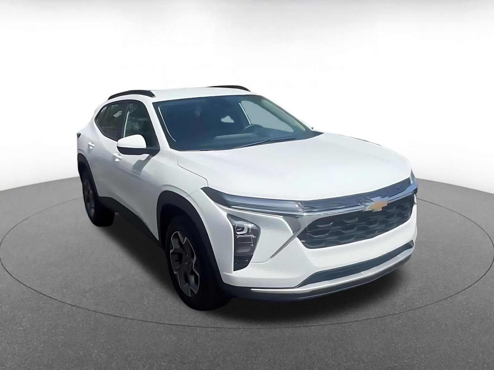 Thumbnail: 2025 Chevrolet Trax - 3