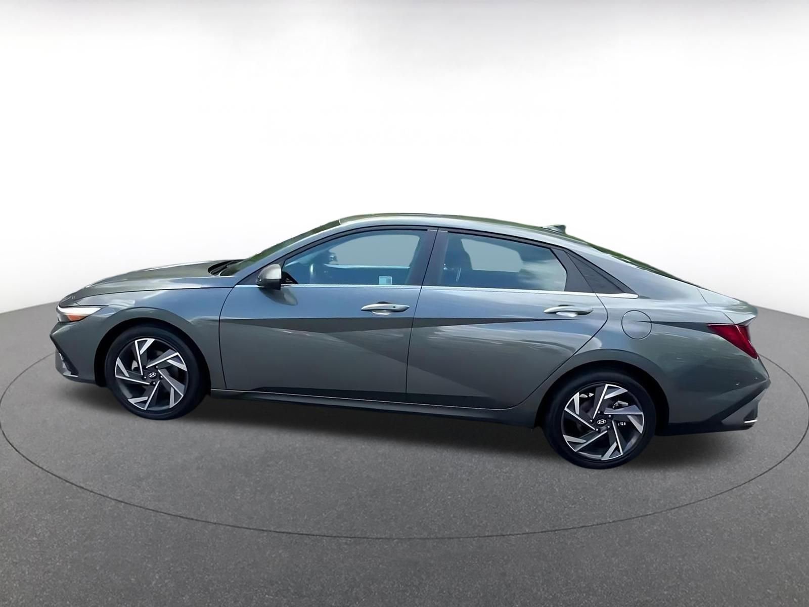 Thumbnail: 2025 Hyundai Elantra - 9