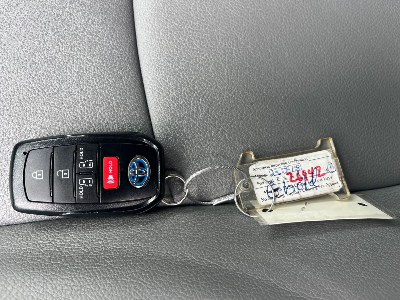 2024 Toyota Sienna XLE 18