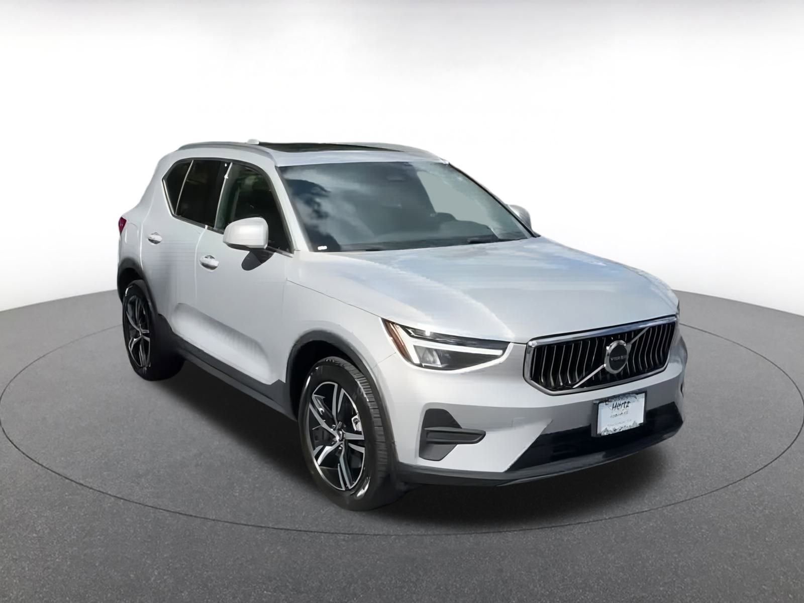 Thumbnail: 2024 Volvo XC40 - 8