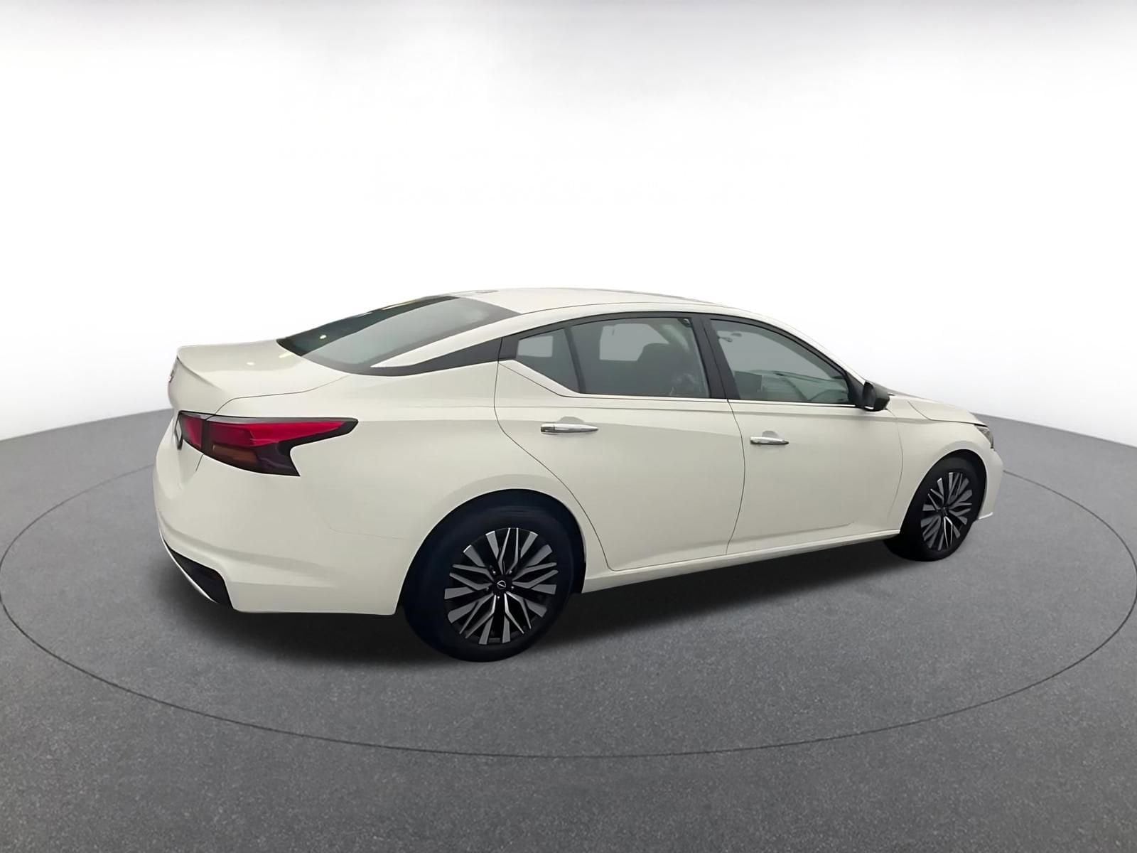 Thumbnail: 2025 Nissan Altima - 15