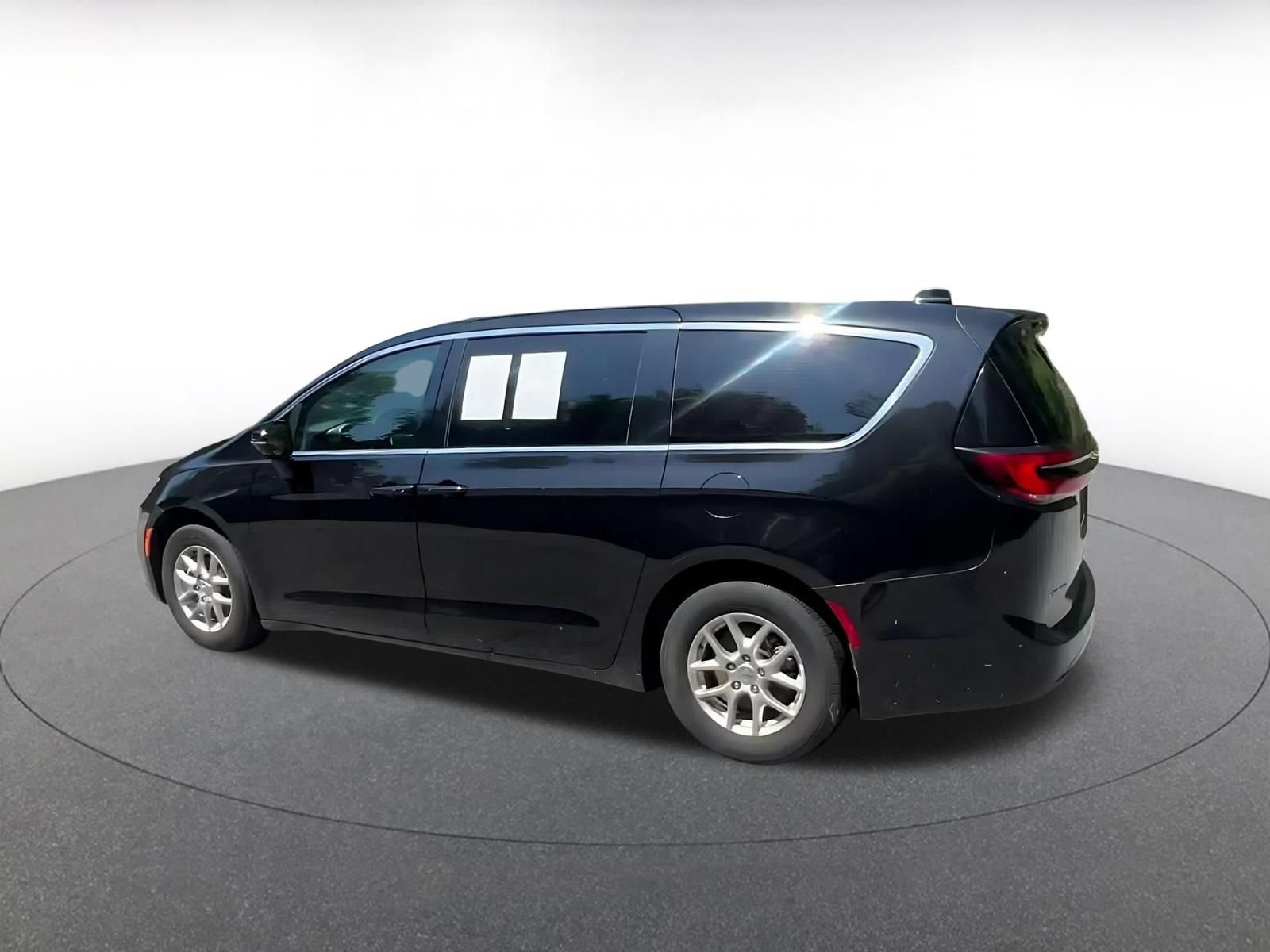 Thumbnail: 2024 Chrysler Pacifica - 8