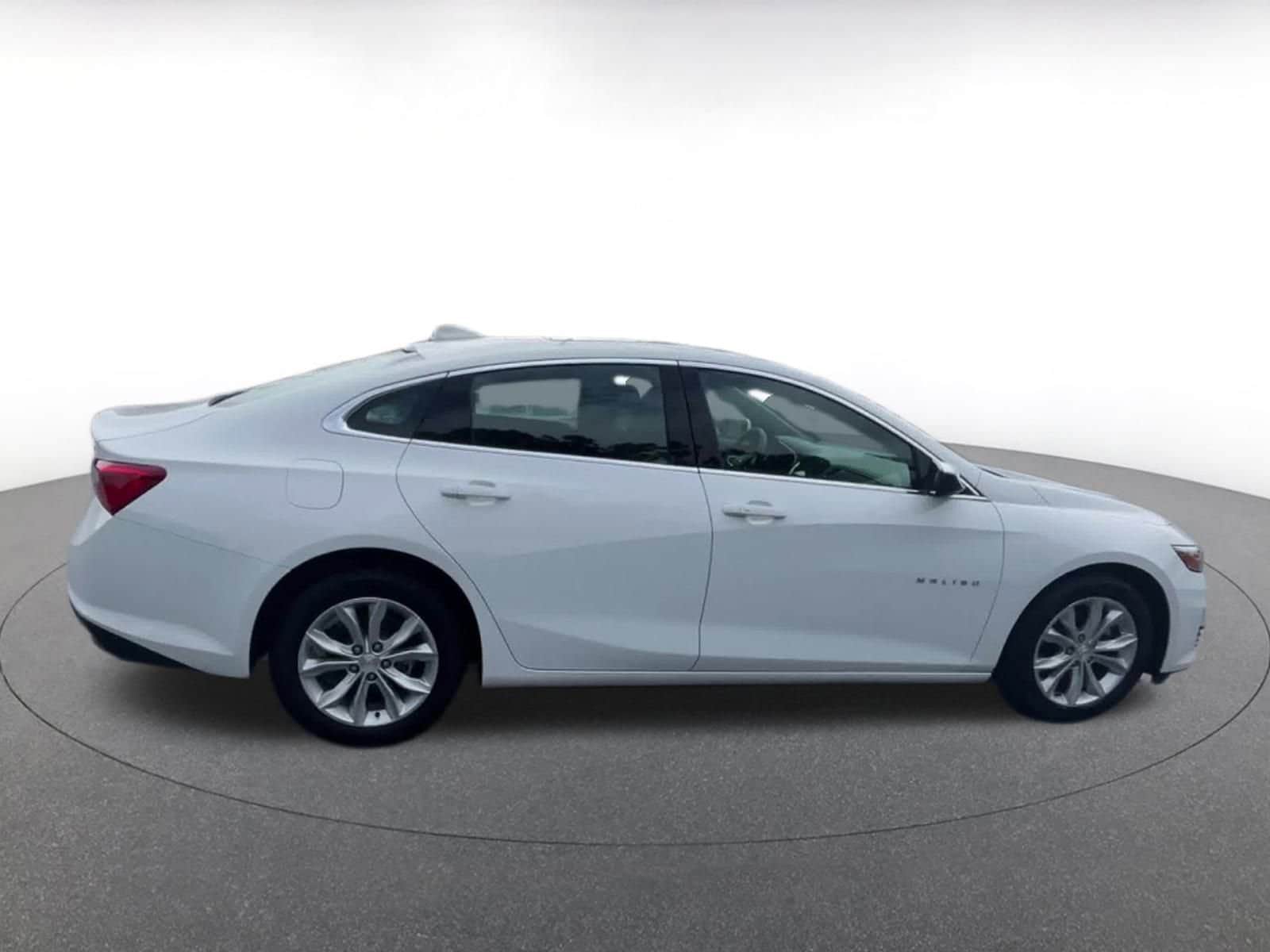 Thumbnail: 2024 Chevrolet Malibu - 16