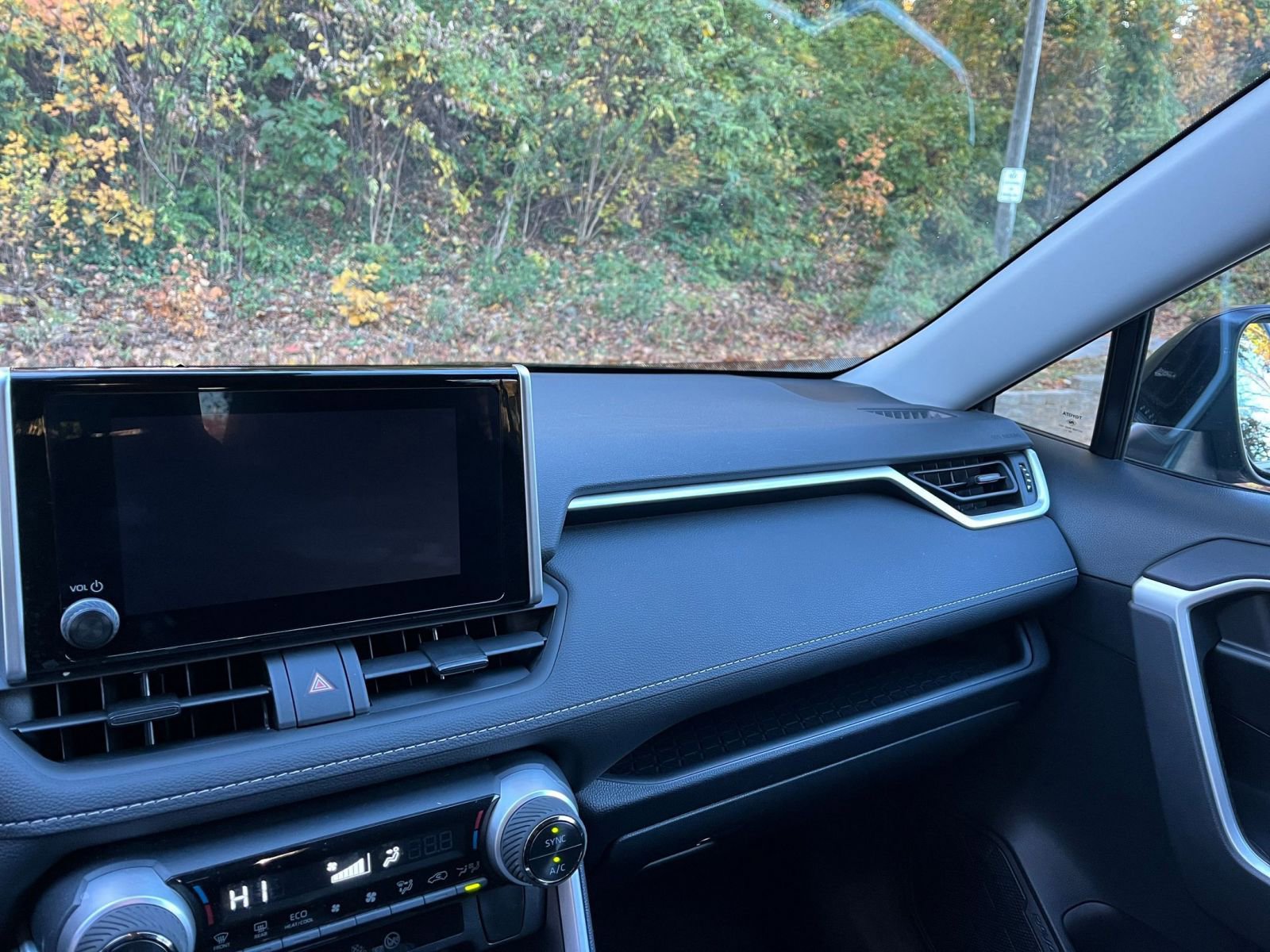 Thumbnail: 2025 Toyota RAV4 - 31