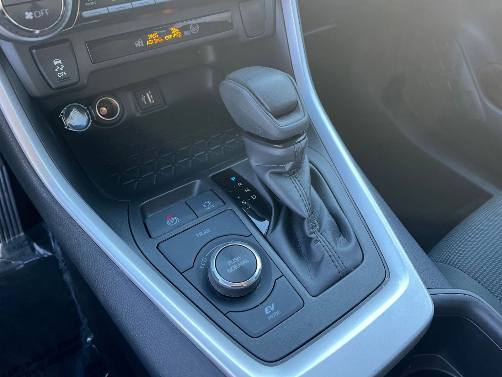 Thumbnail: 2025 Toyota RAV4 - 35