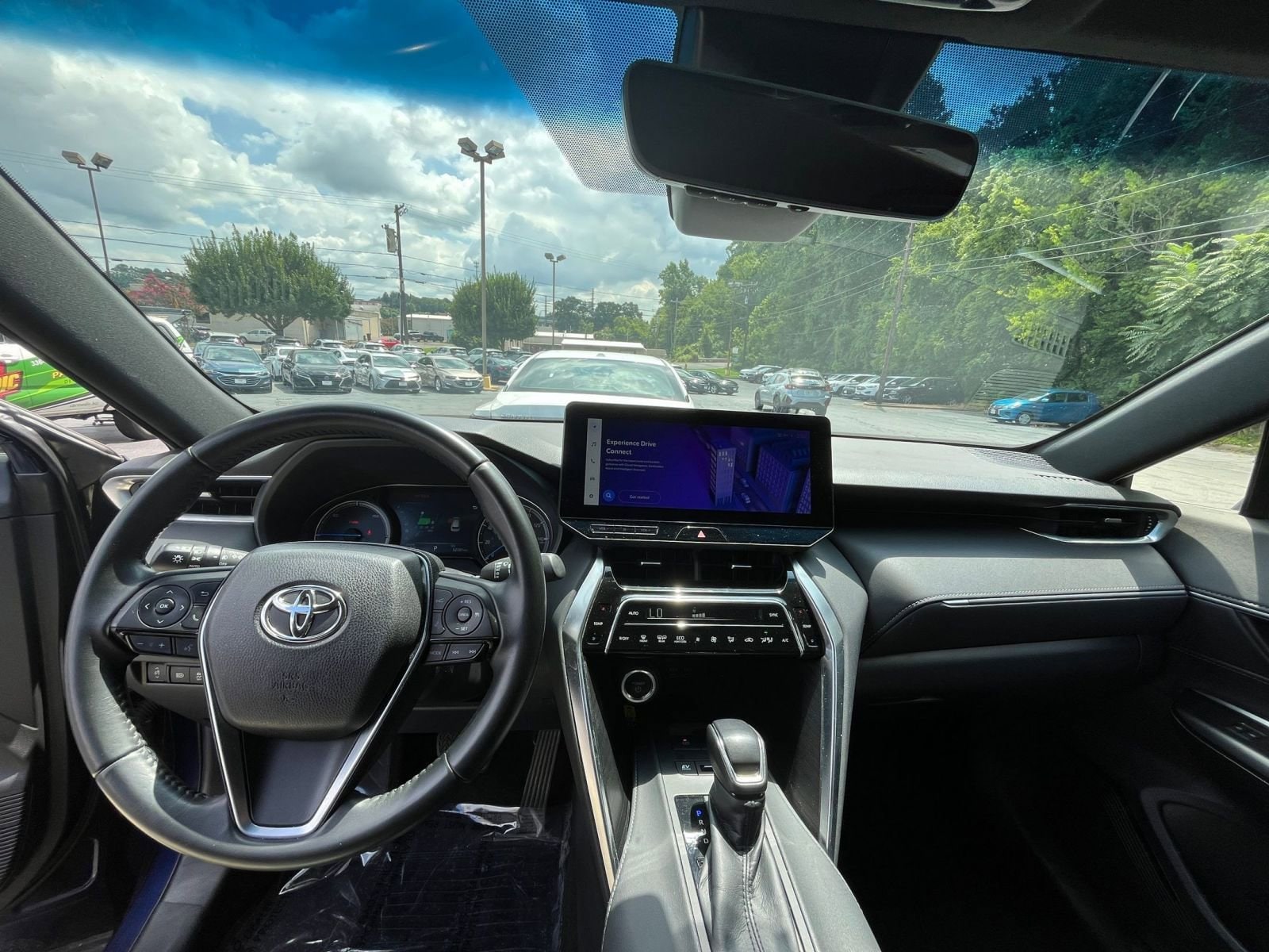 Thumbnail: 2023 Toyota Venza - 29