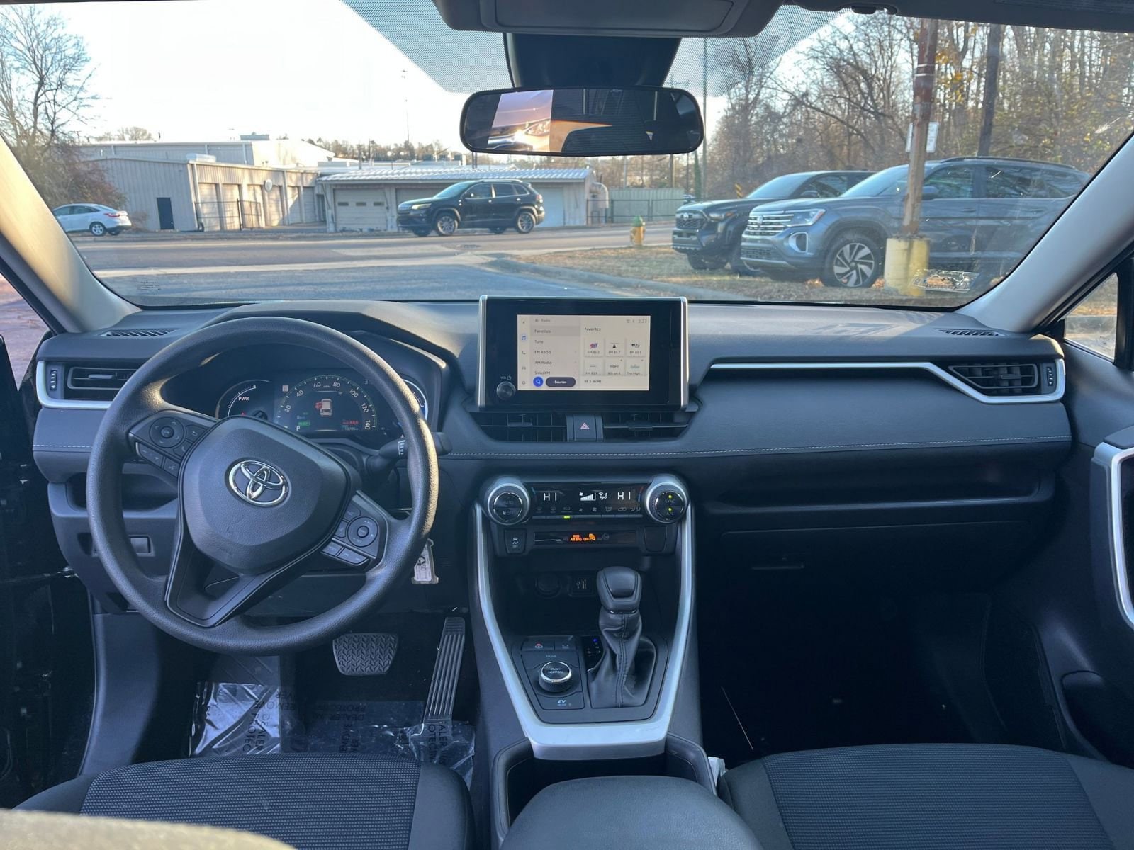 Thumbnail: 2025 Toyota RAV4 - 27