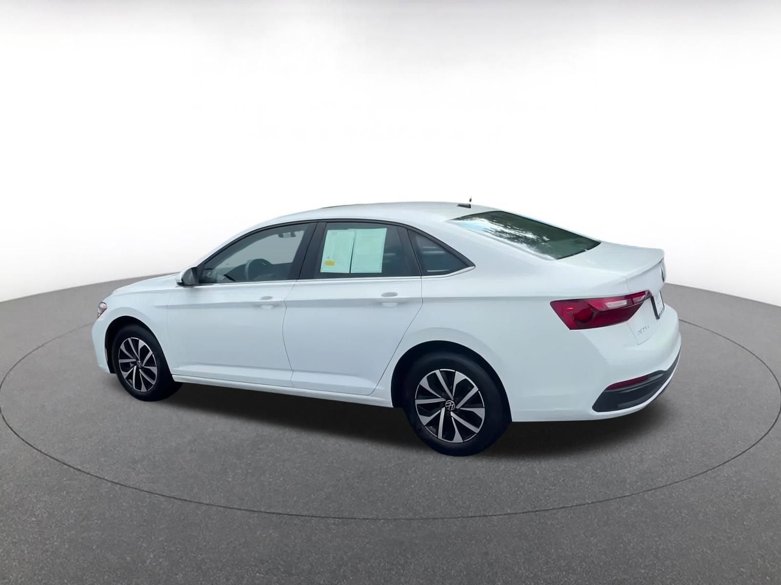 Thumbnail: 2024 Volkswagen Jetta - 10