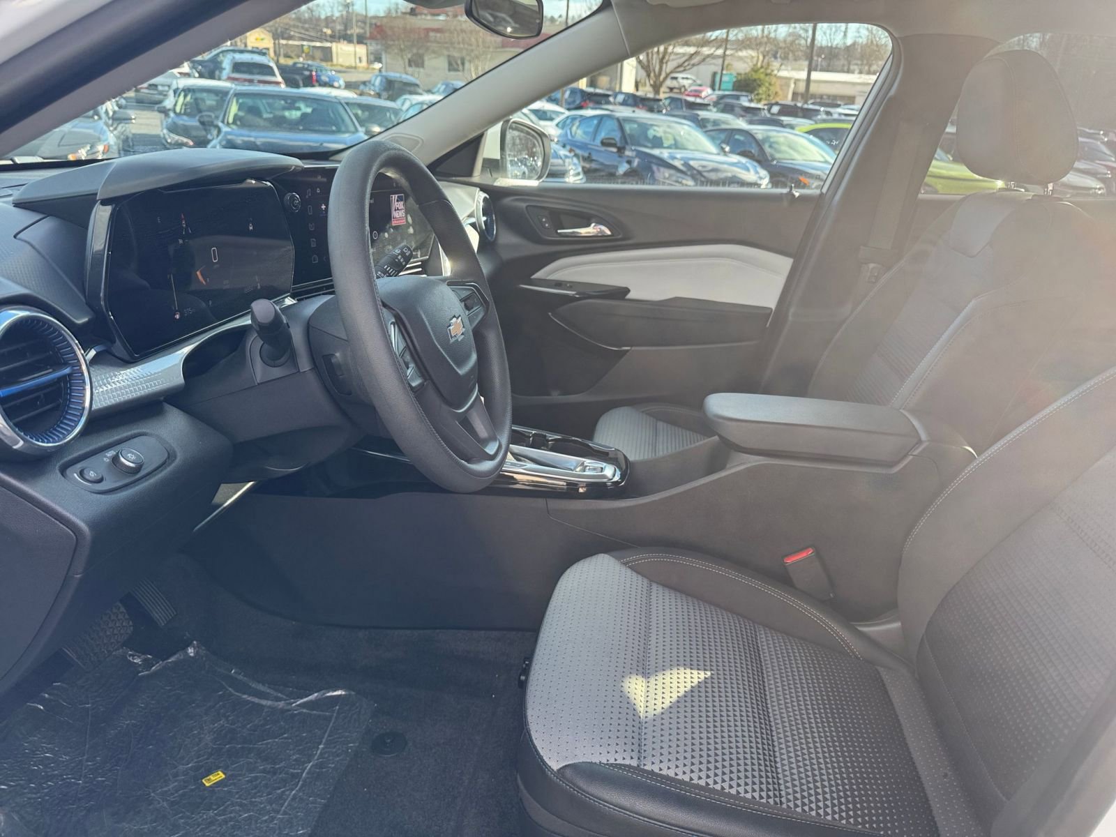 Thumbnail: 2025 Chevrolet Trax - 21