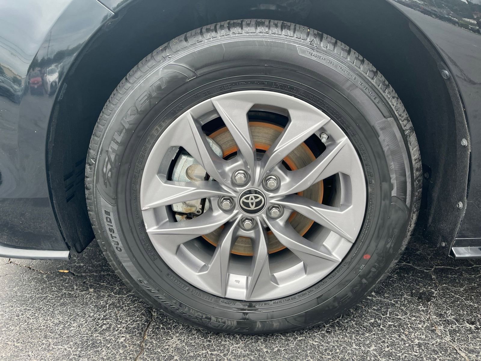2024 Toyota Sienna XLE 23