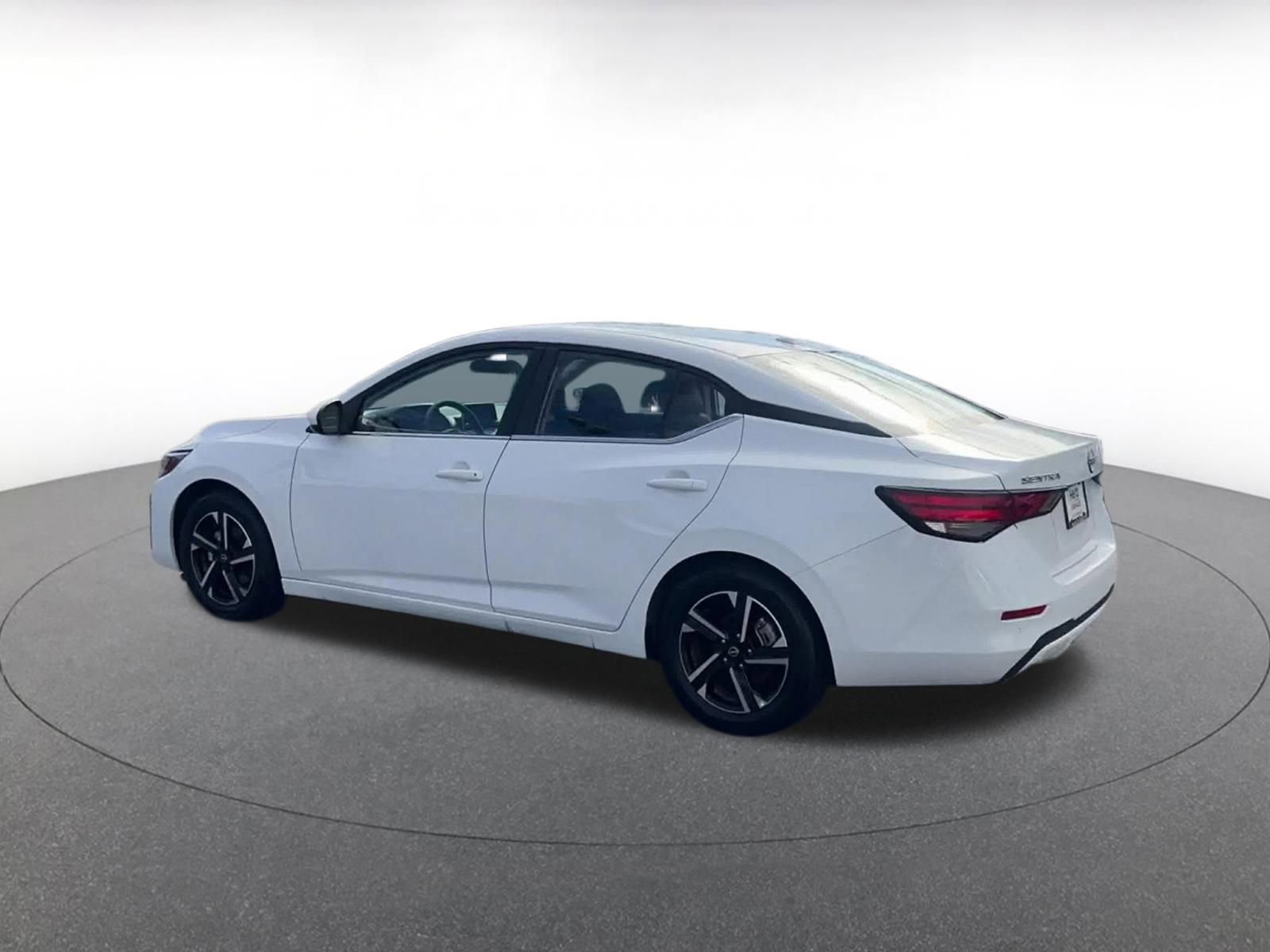 Thumbnail: 2025 Nissan Sentra - 10