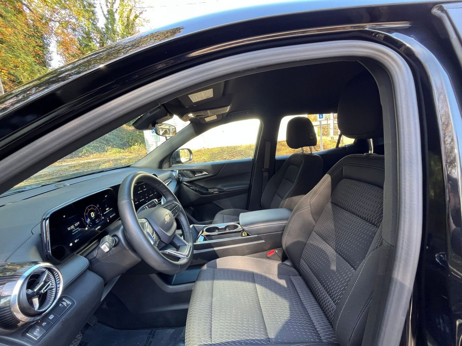 Thumbnail: 2025 Chevrolet Equinox - 23